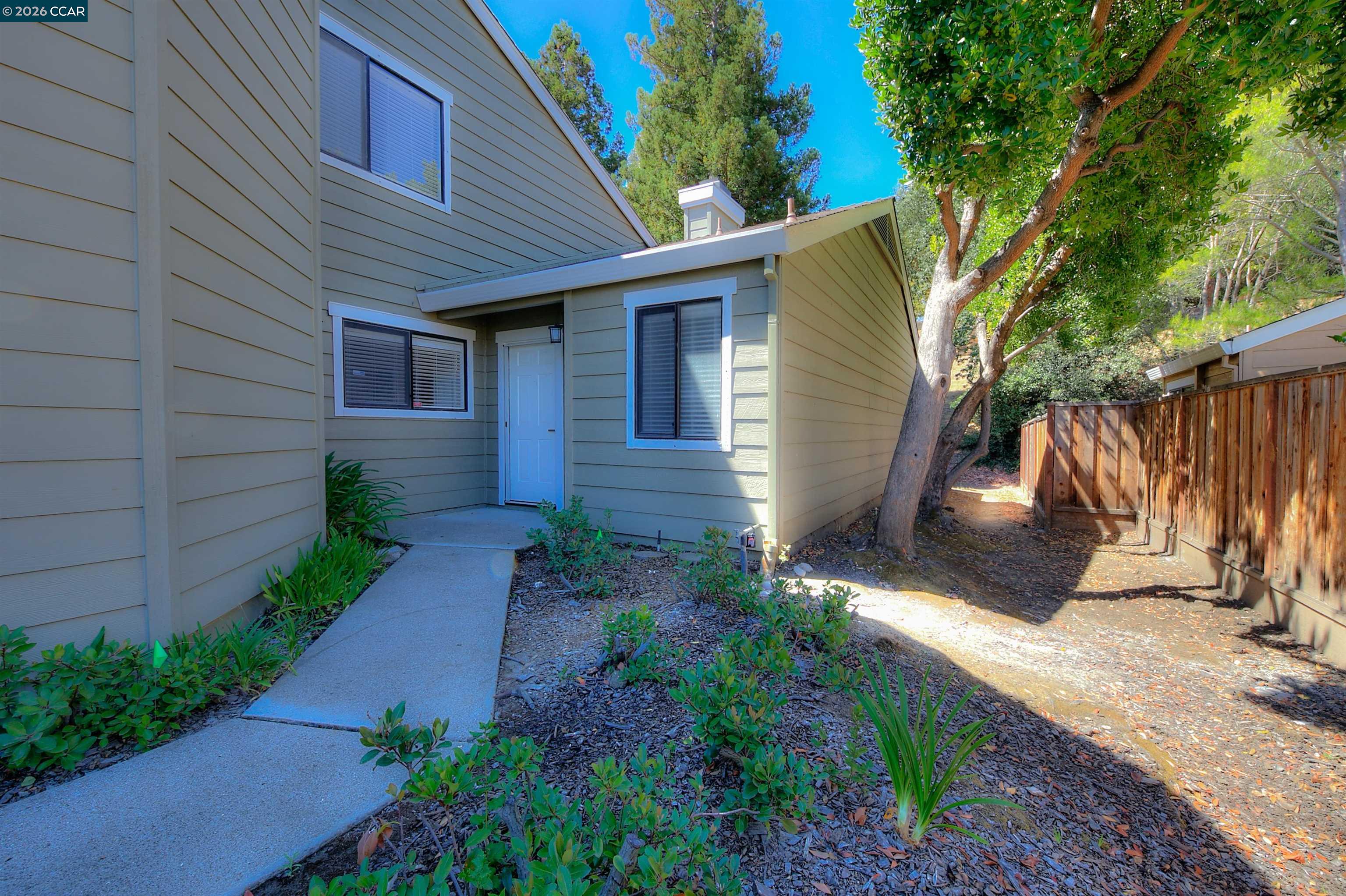 105 Coventry, Hercules CA 94547 — photo 2