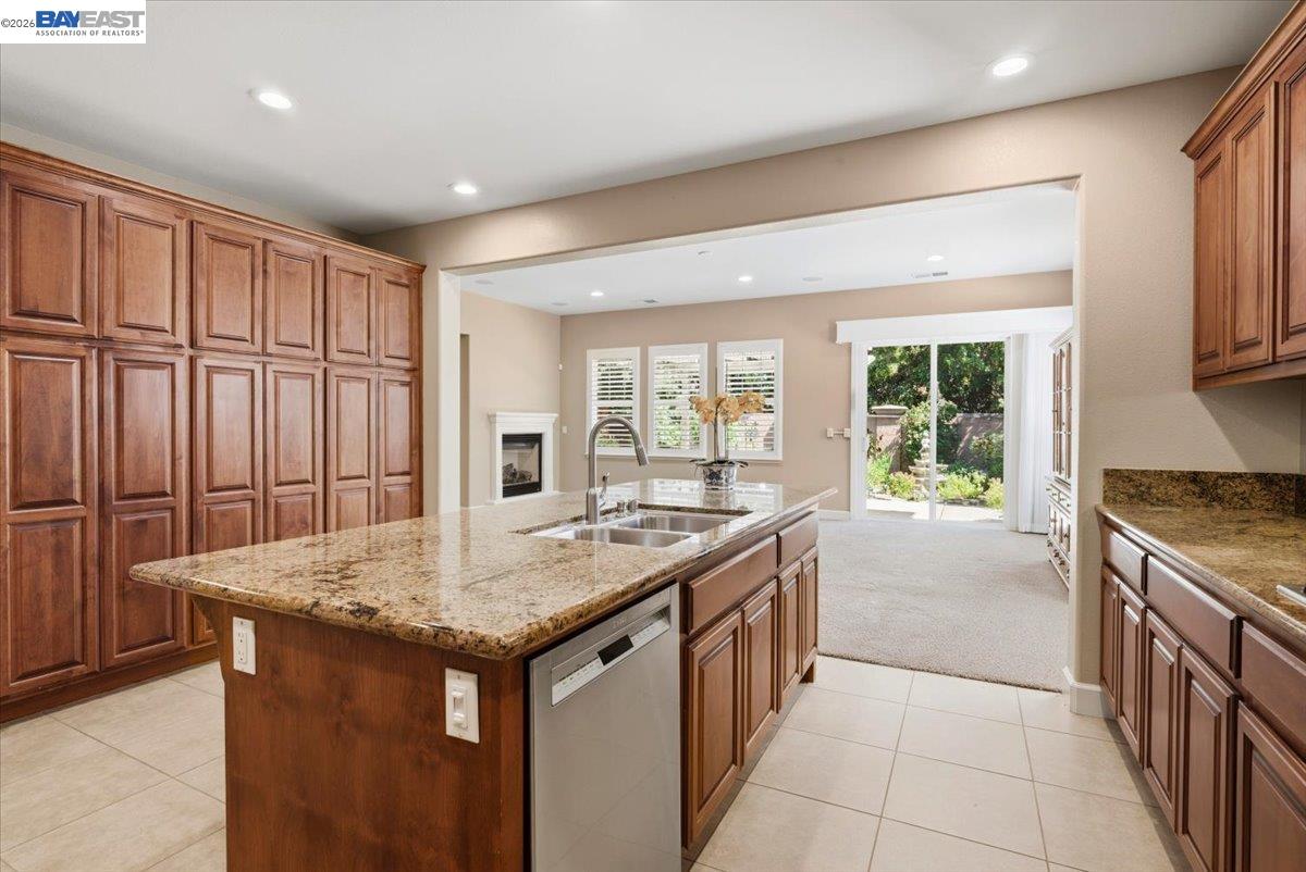 2560 Calabria Ct, Dublin CA 94568 — photo 16
