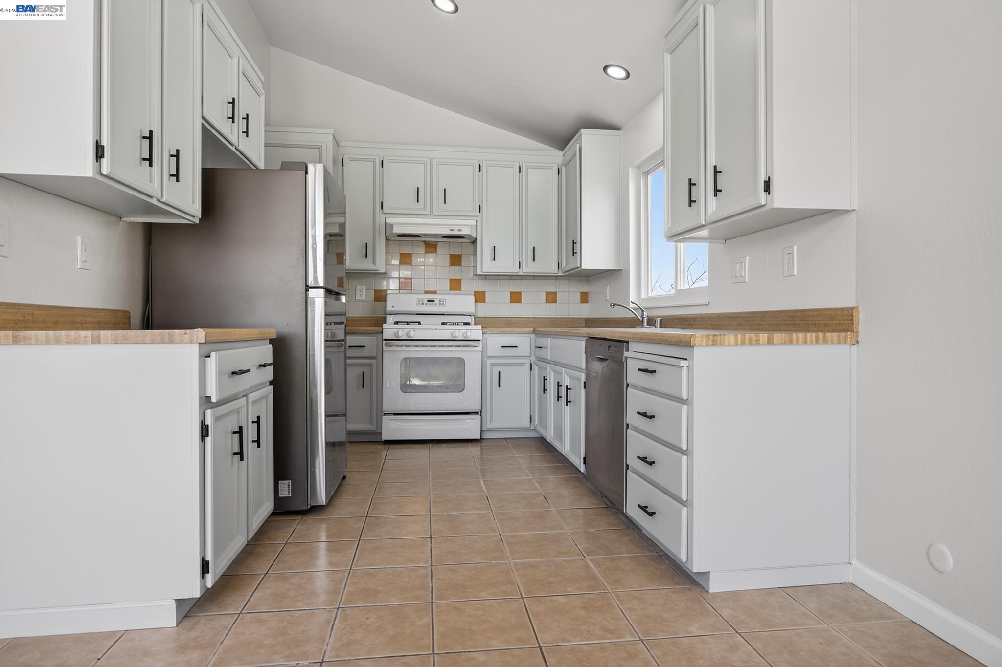 247 Sparrow Dr, Hercules CA 94547 — photo 17