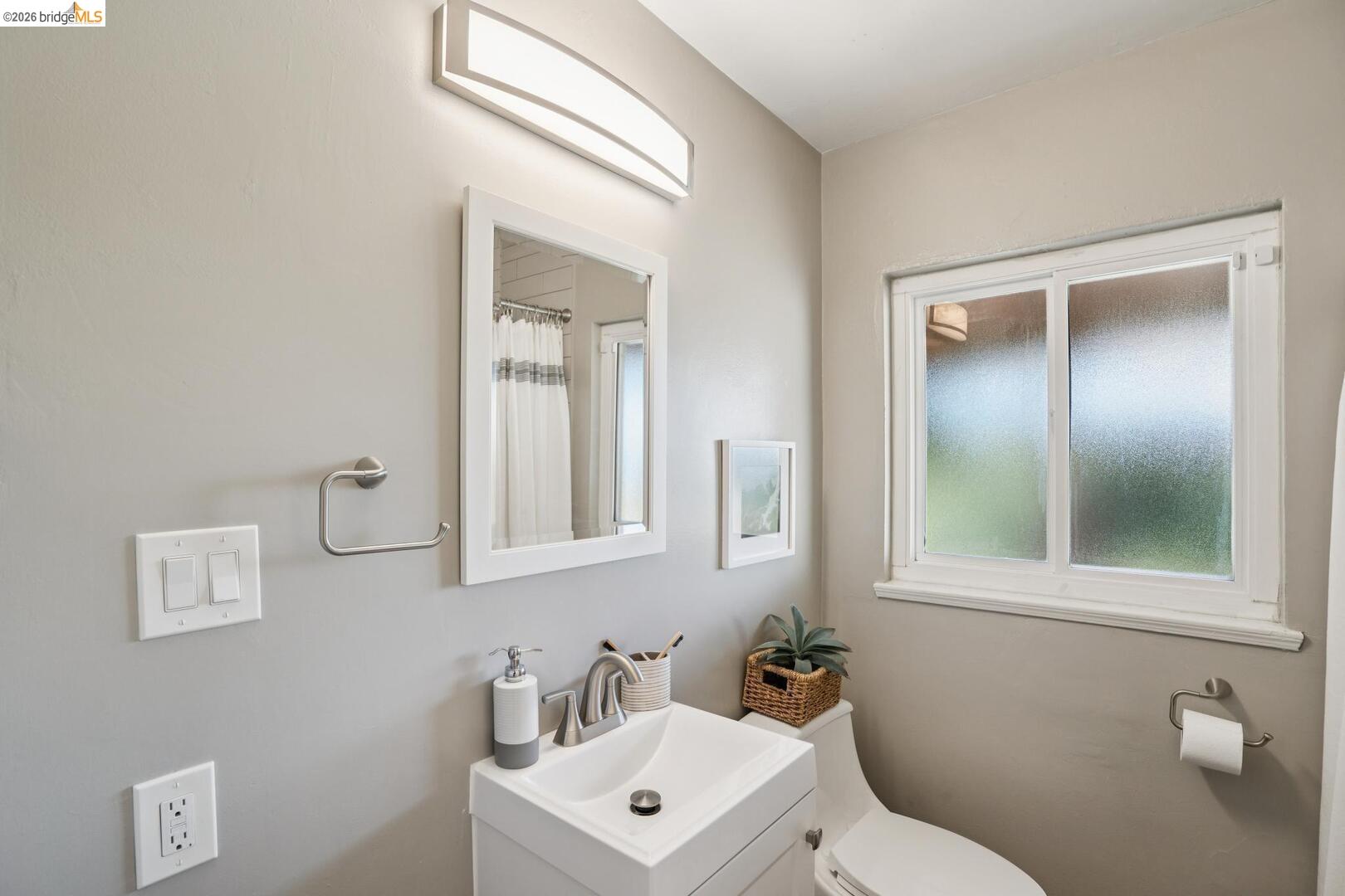 8427 Ney AVE, Oakland CA 94605 — photo 44
