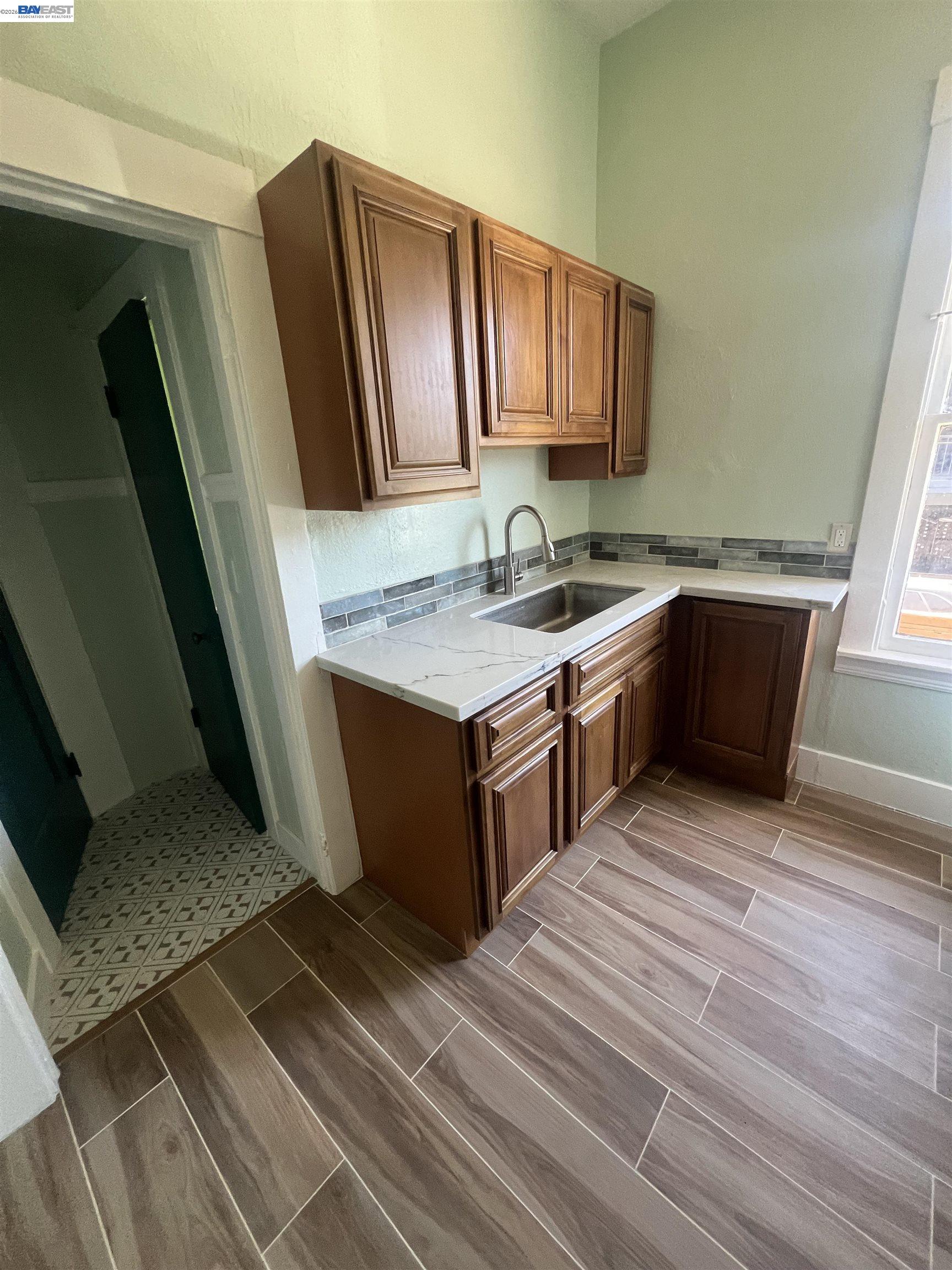 28-30 Yosemite Ave, Oakland CA 94611 — photo 9