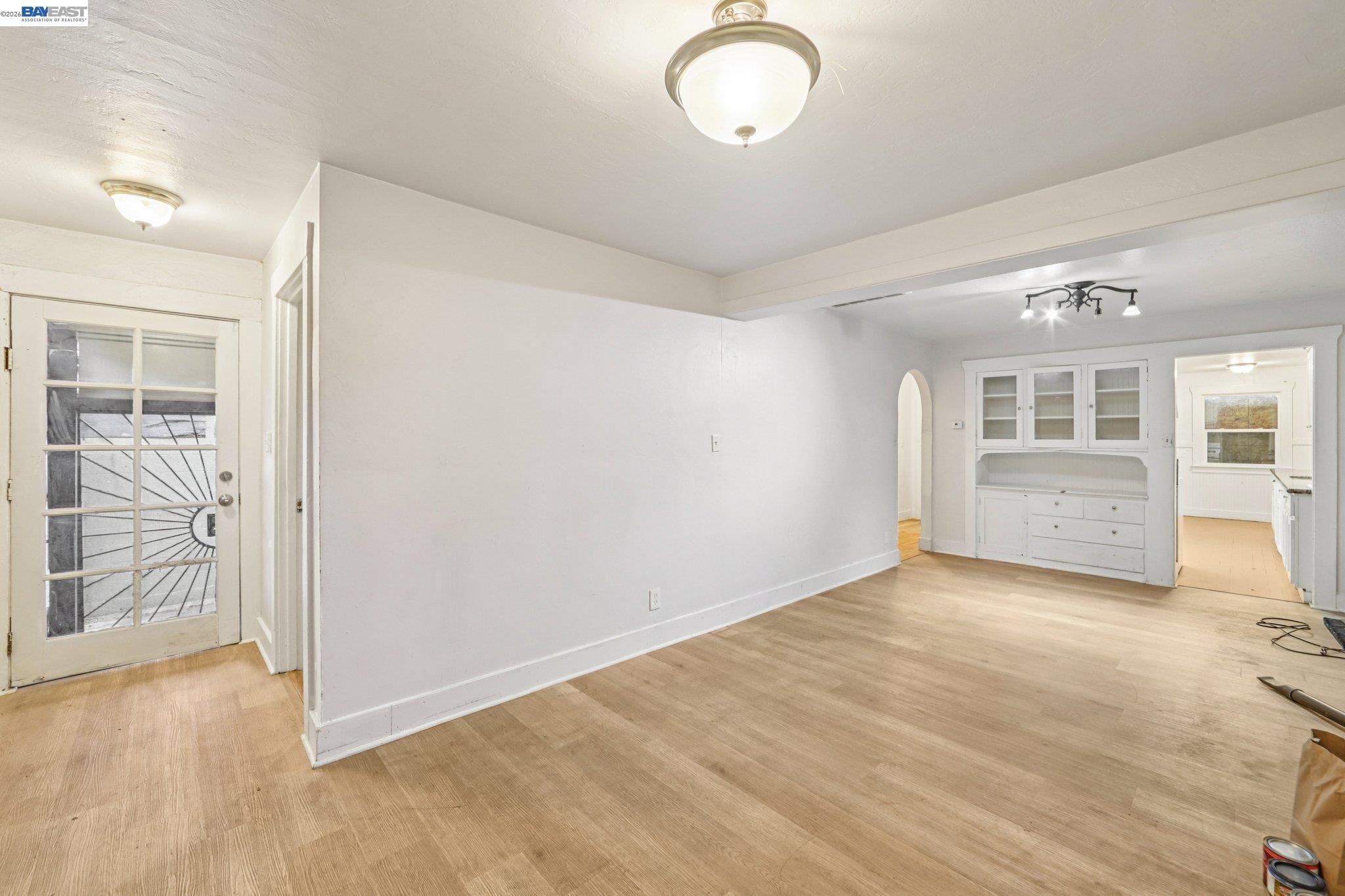 5826 Avenal