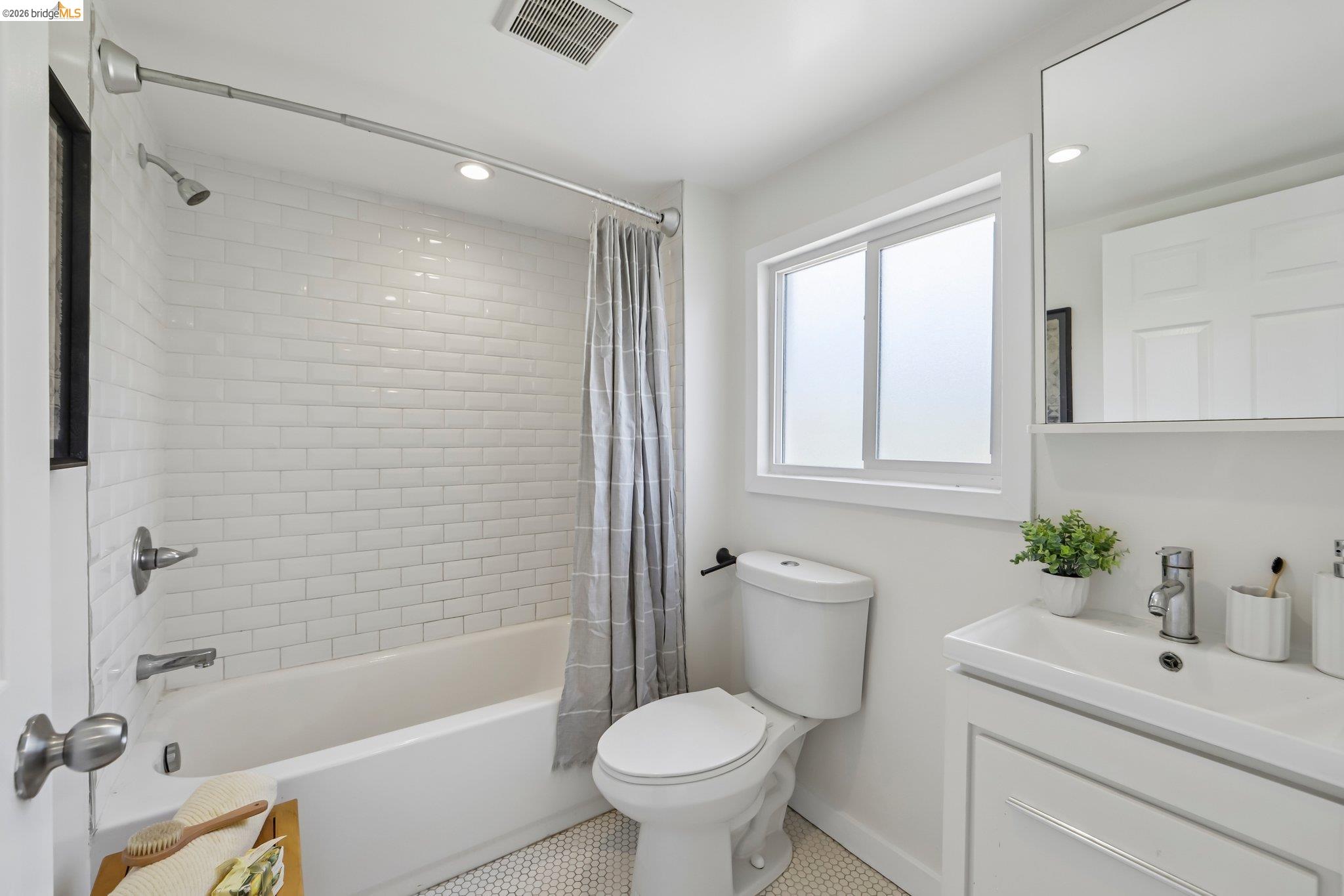 344 Peralta St, Oakland CA 94607 — photo 15