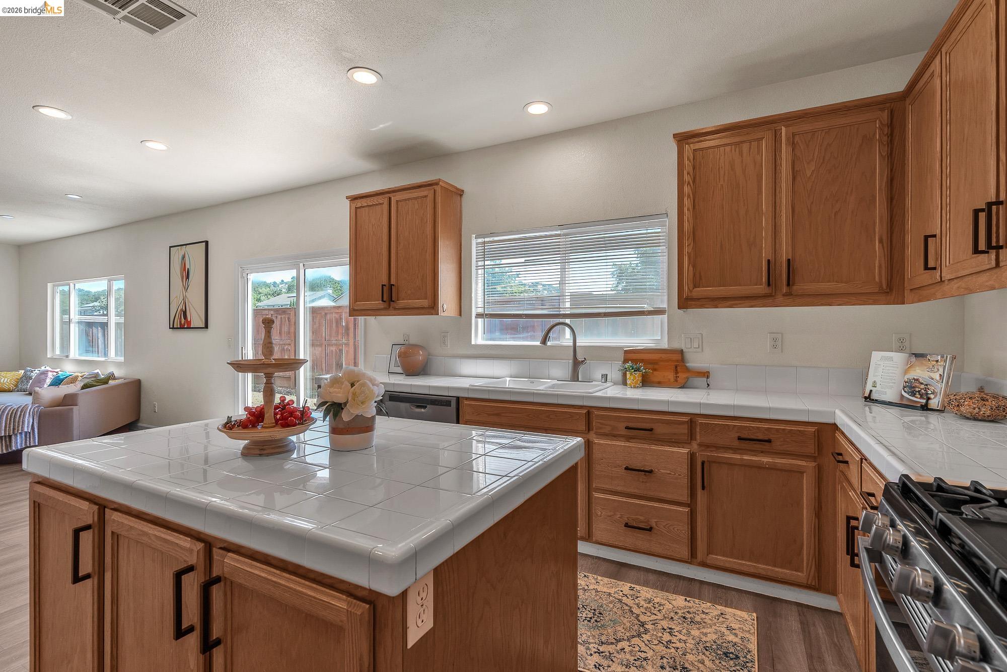 544 Pine Creek Cir, Fairfield CA 94534 — photo 13