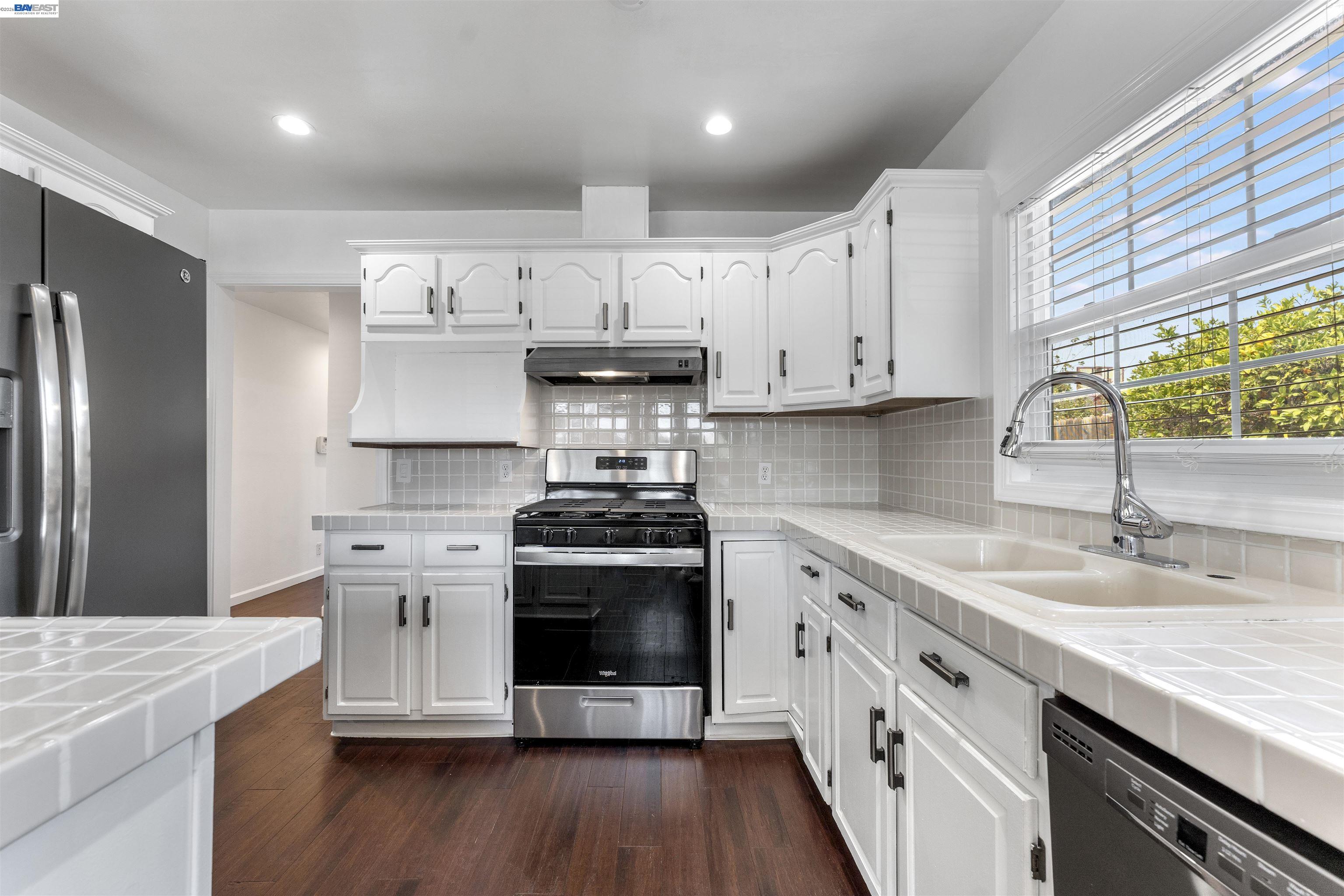 354 Berry Ave, Hayward CA 94544 — photo 17