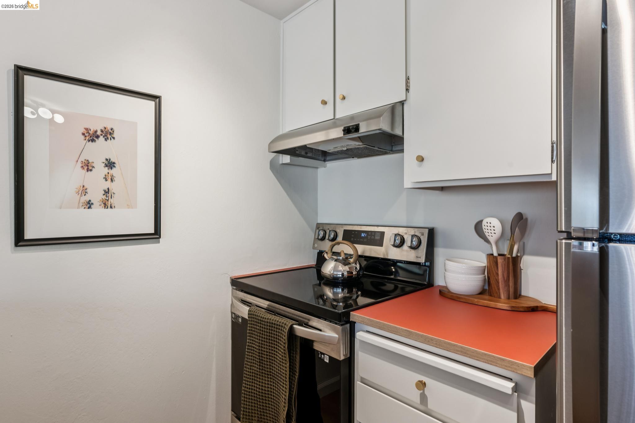 377 Palm AVE # 305, Oakland CA 94610 — photo 12