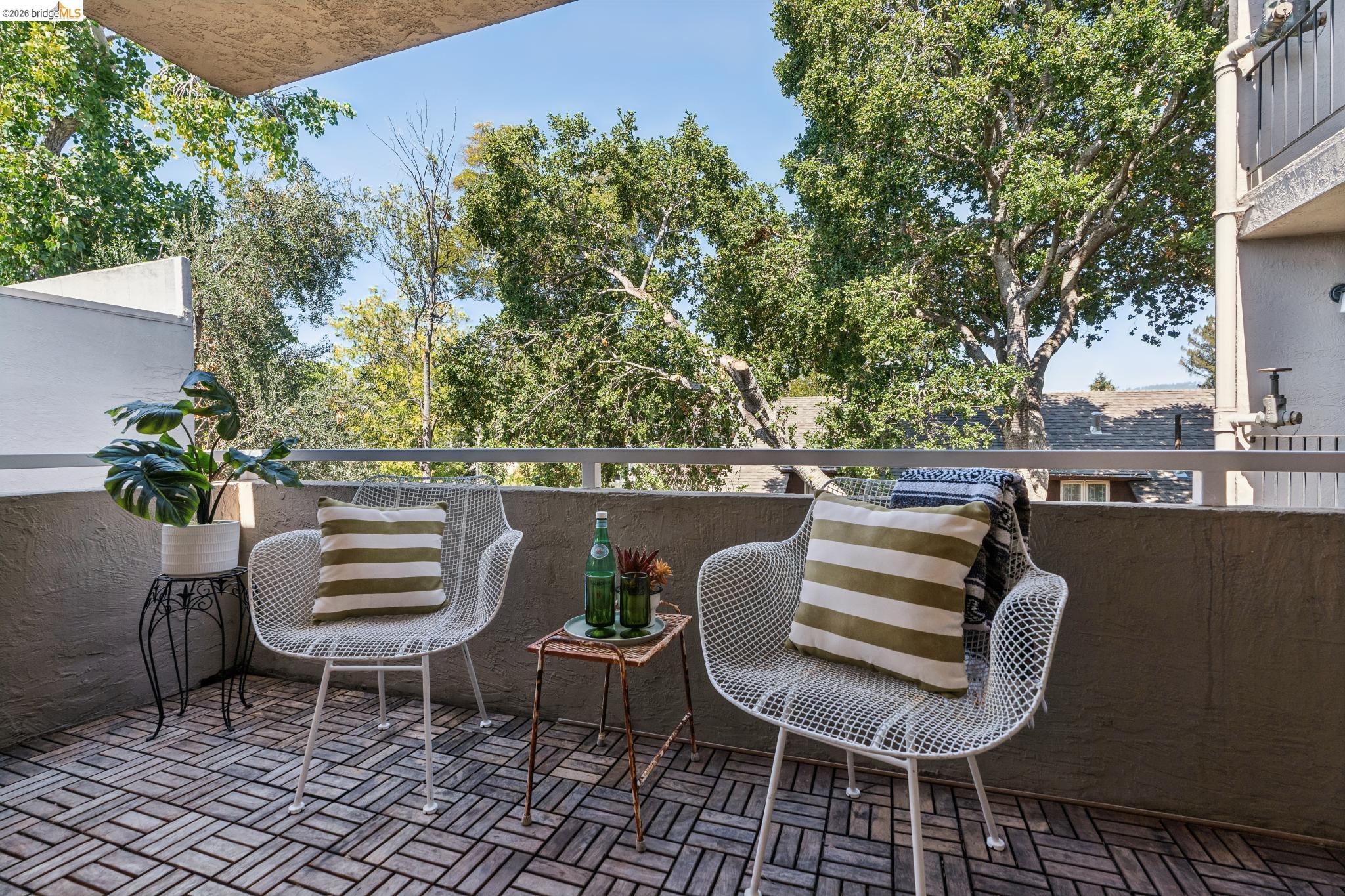 377 Palm AVE # 305, Oakland CA 94610 — photo 25