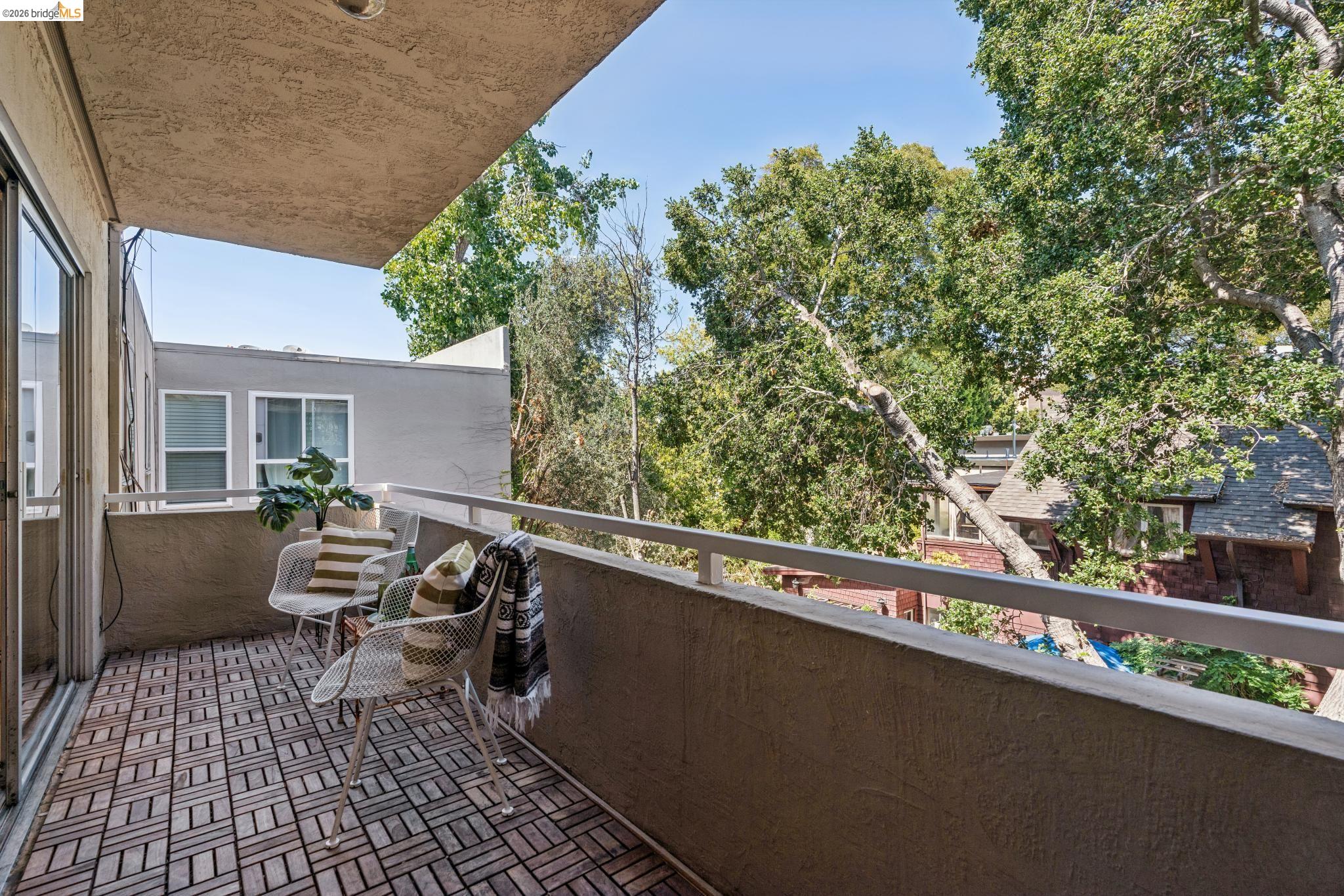 377 Palm AVE # 305, Oakland CA 94610 — photo 27