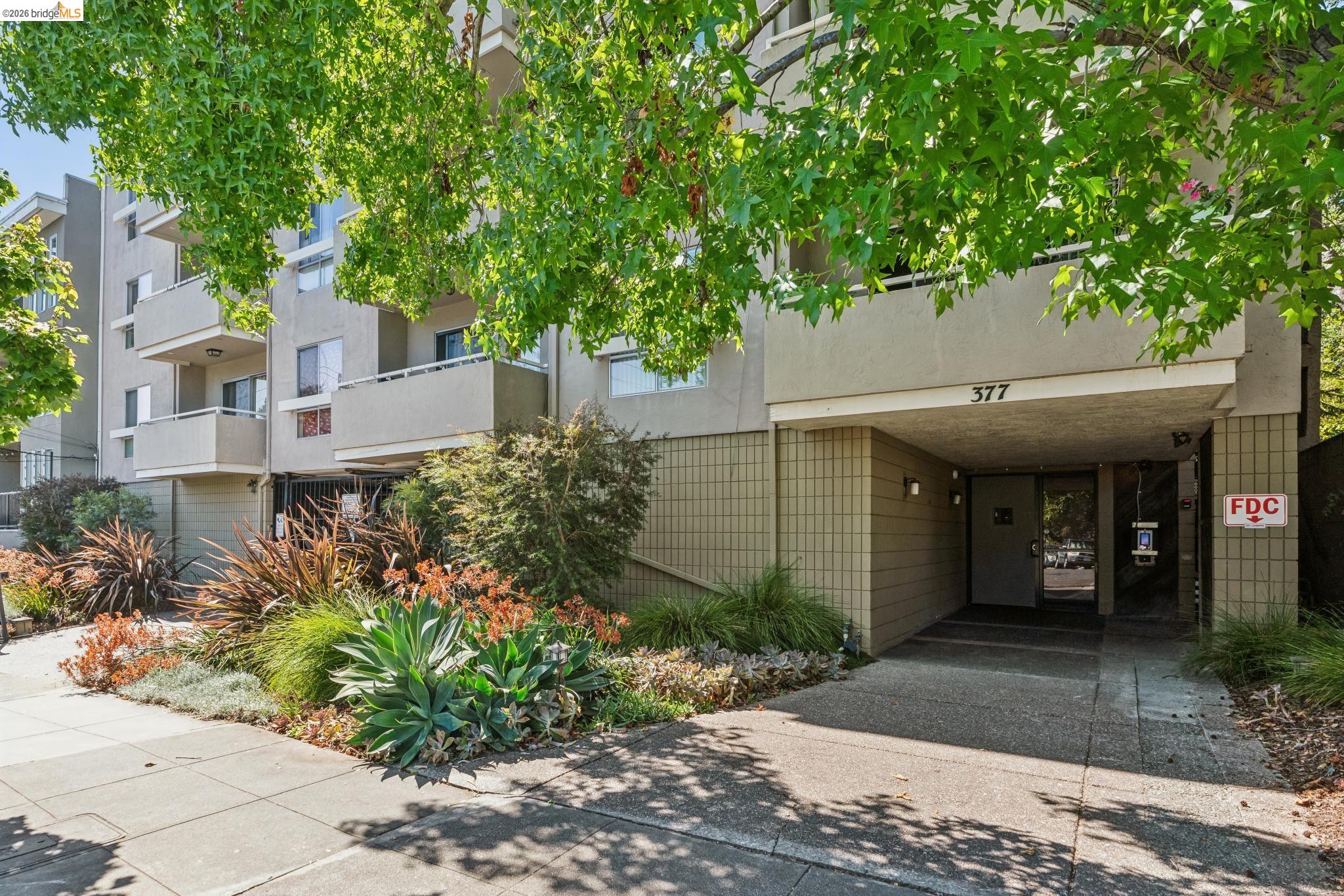 377 Palm AVE # 305, Oakland CA 94610 — photo 29