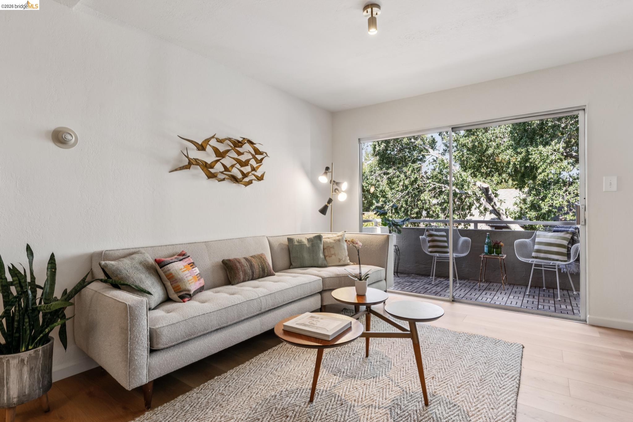 377 Palm AVE # 305, Oakland CA 94610 — photo 8