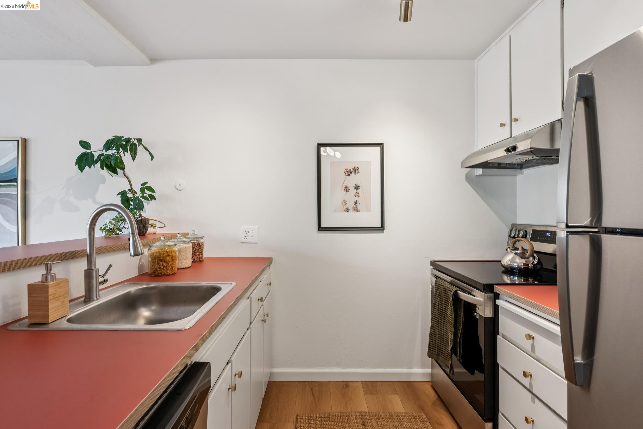 377 Palm AVE # 305, Oakland CA 94610 — photo 10