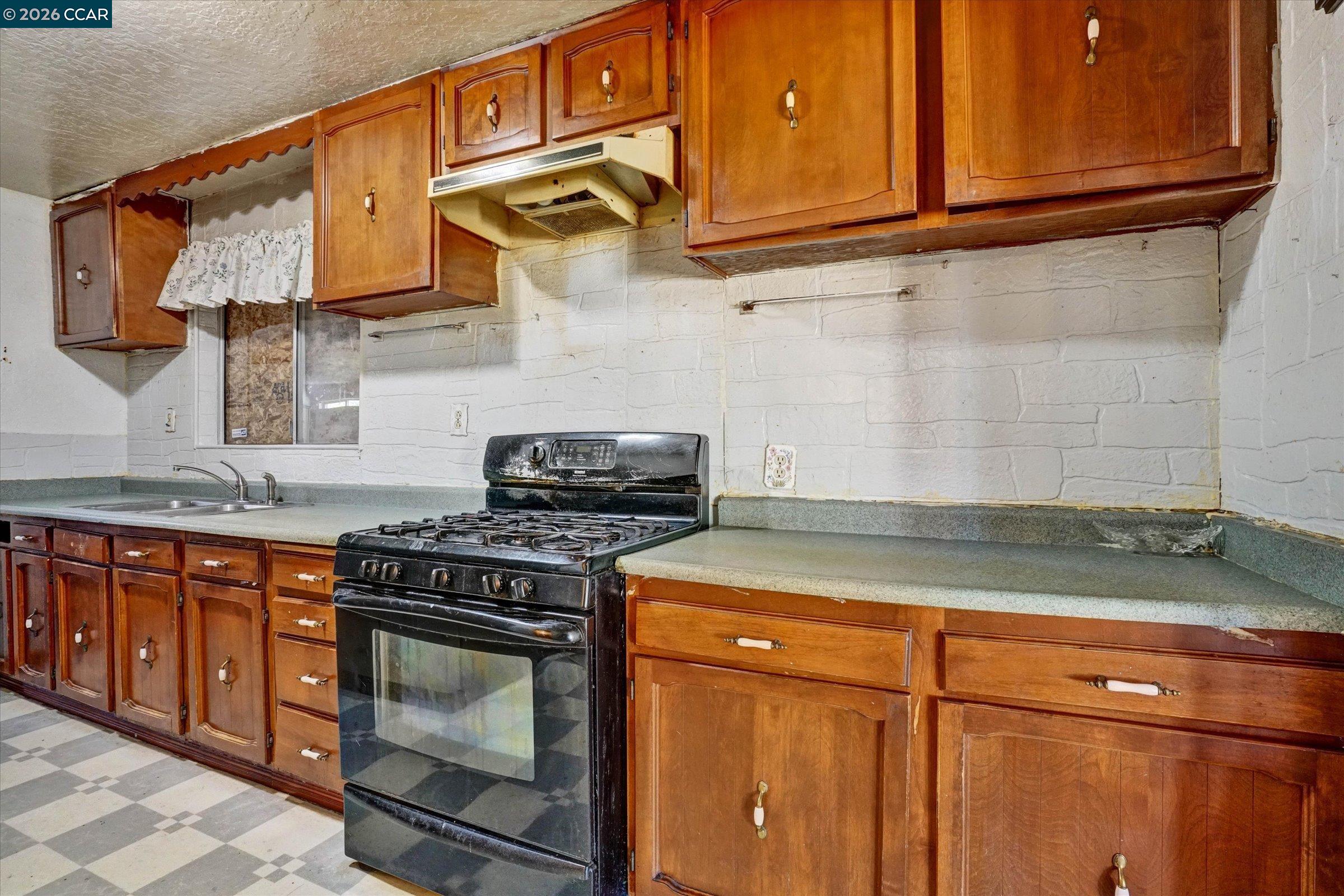 226 Tunis Rd, Oakland CA 94603 — photo 9