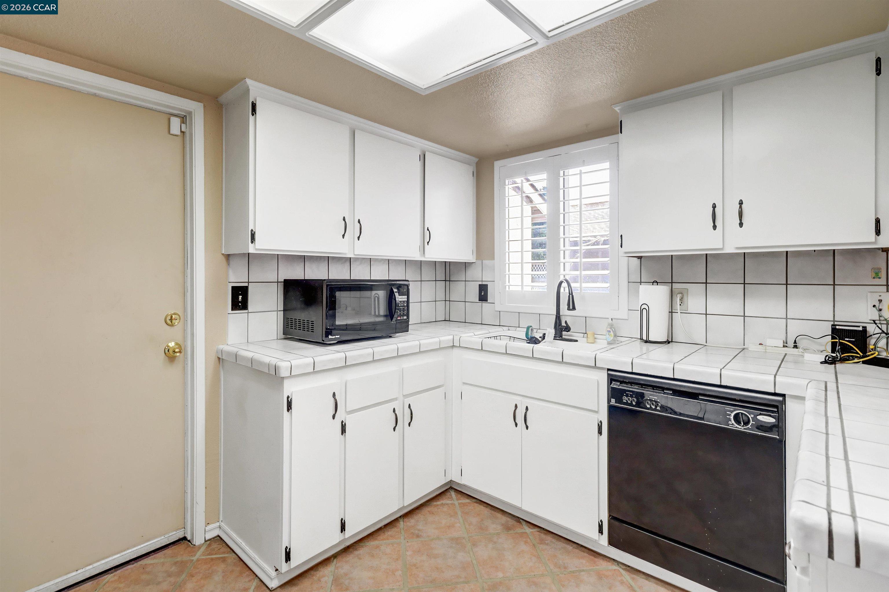209 Cedar Rock Cir, Sacramento CA 95823 — photo 11