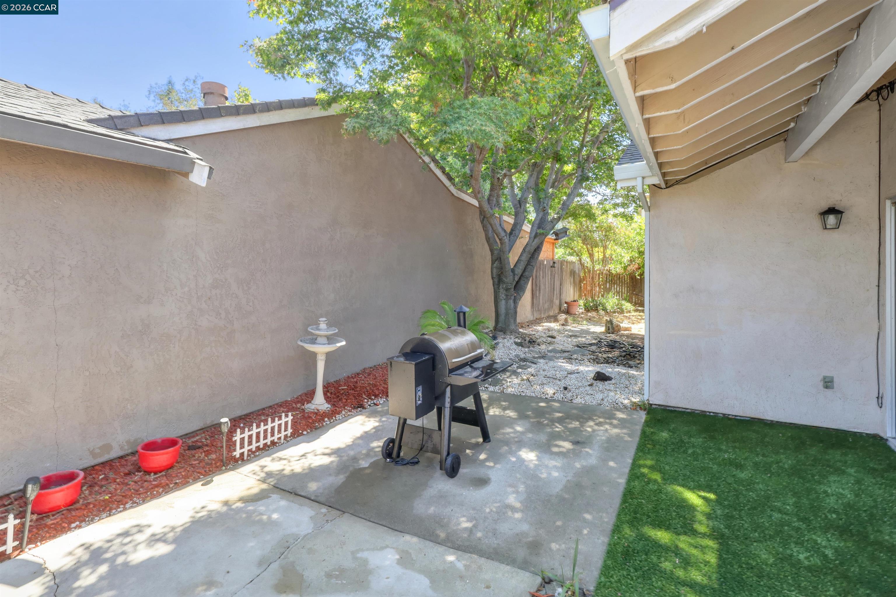 209 Cedar Rock Cir, Sacramento CA 95823 — photo 29
