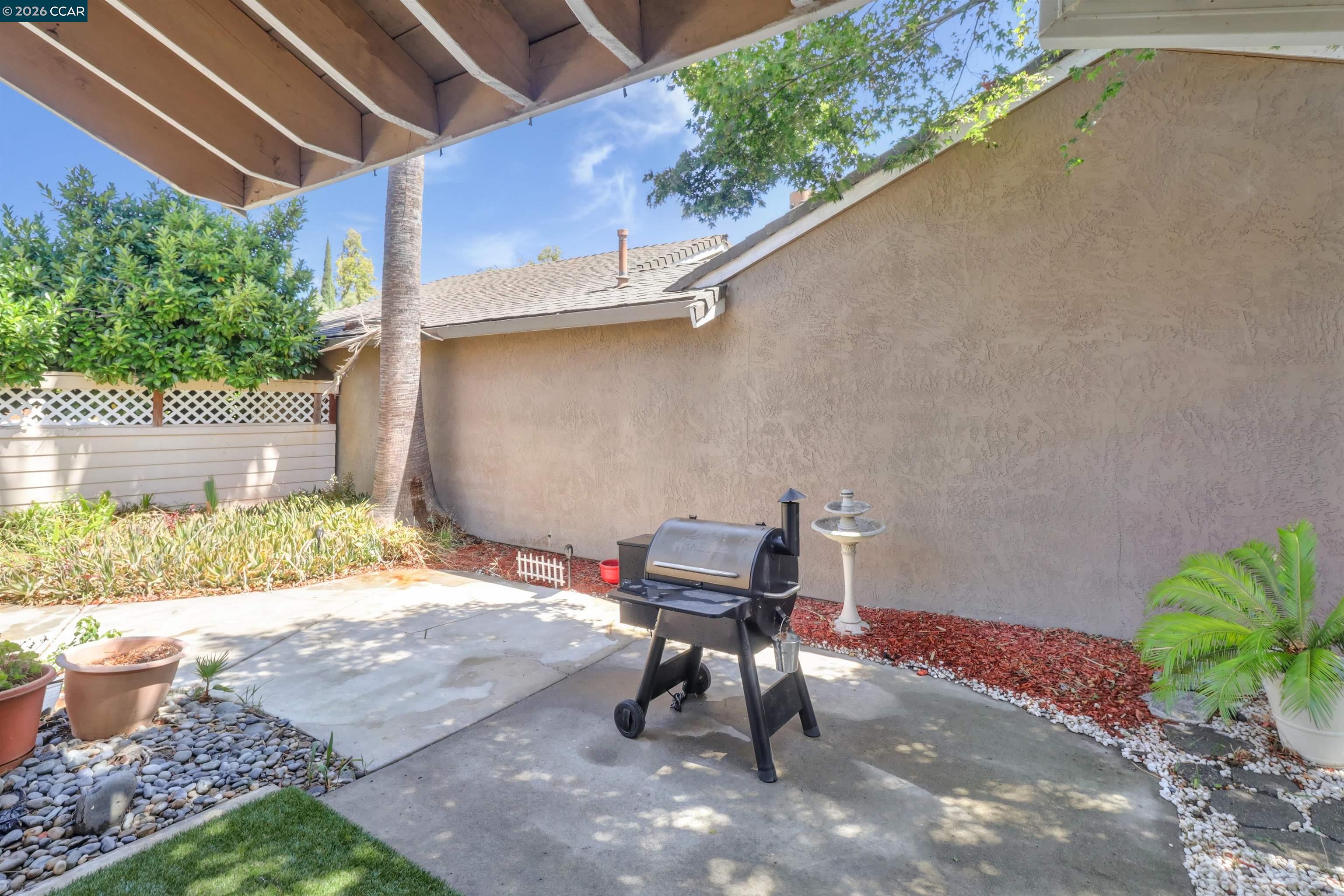 209 Cedar Rock Cir, Sacramento CA 95823 — photo 37
