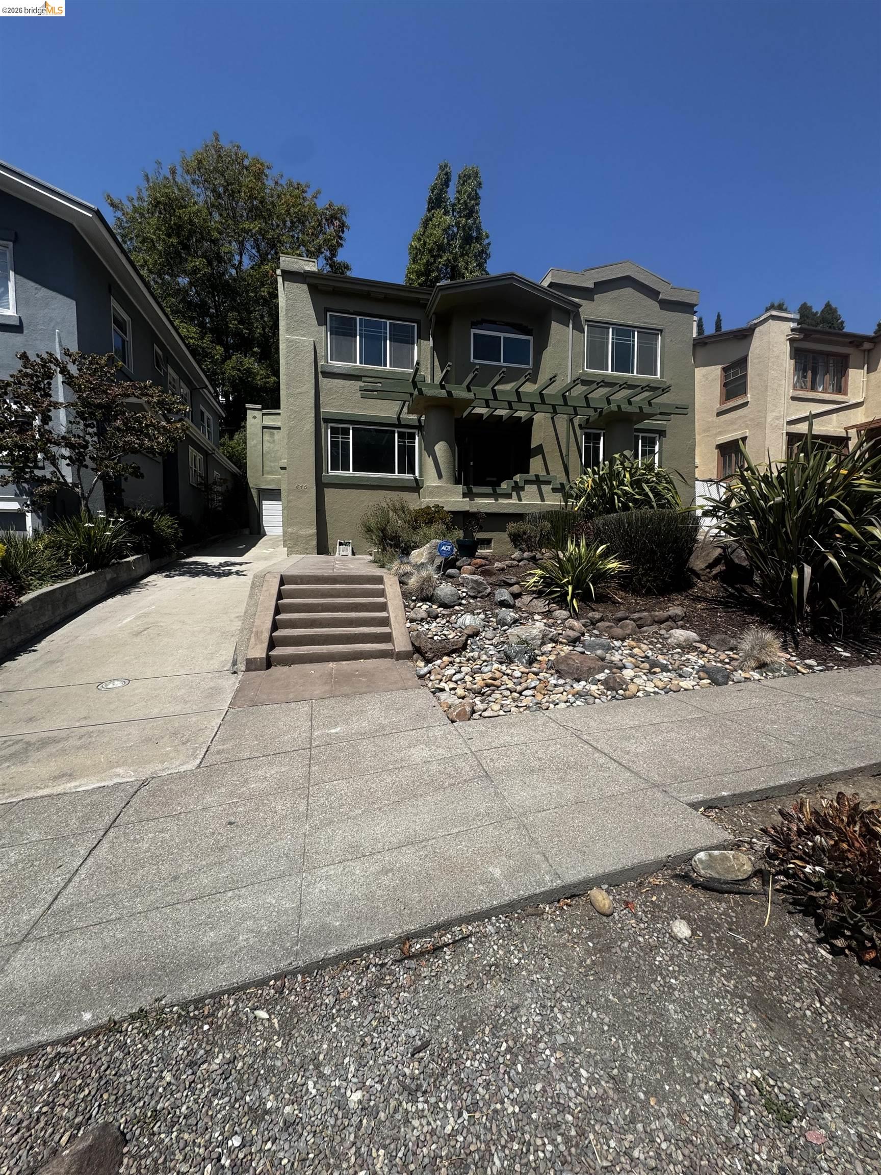 846 Mandana Blvd