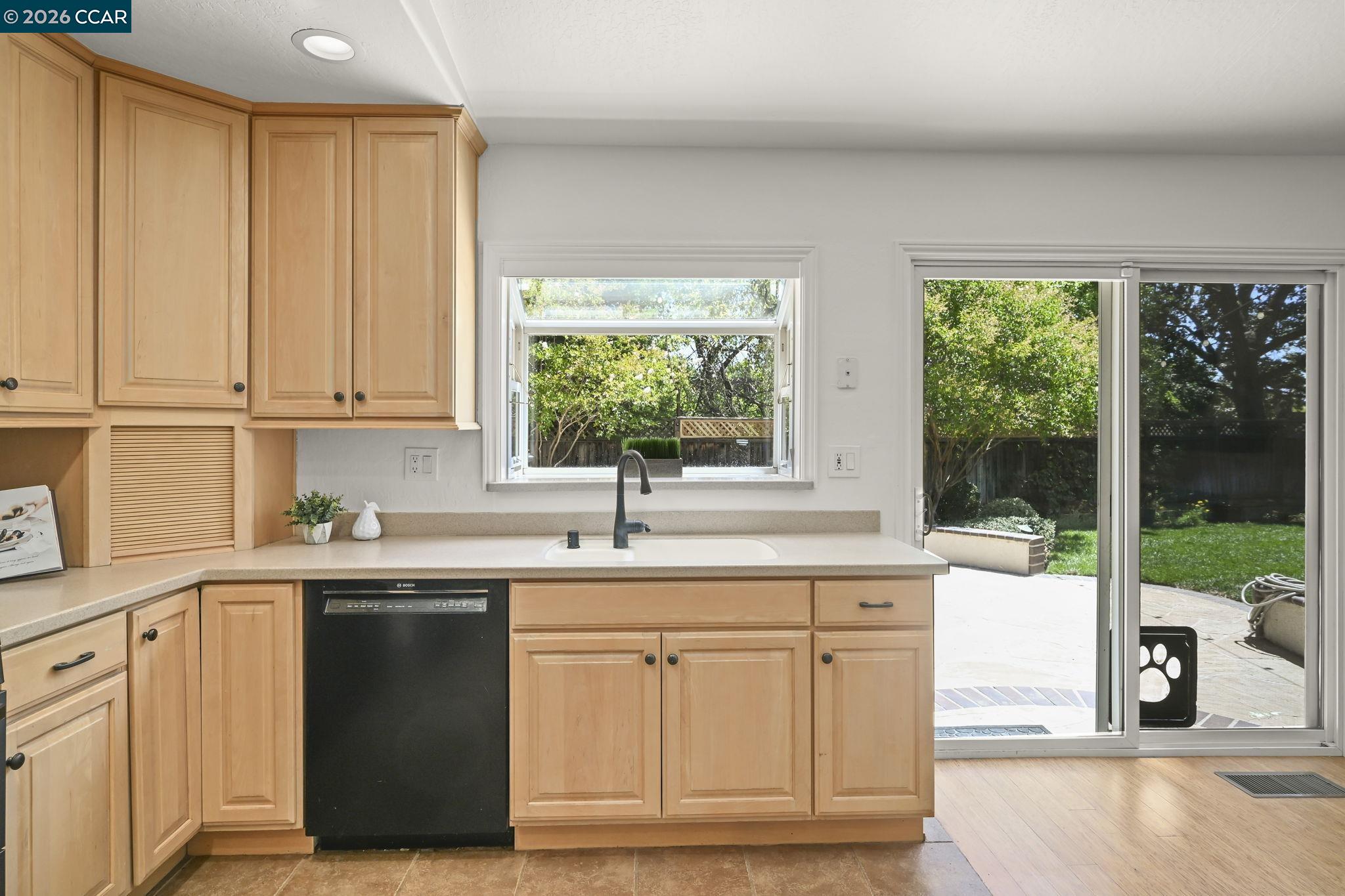 102 Henson Creek Ct, Martinez CA 94553 — photo 8