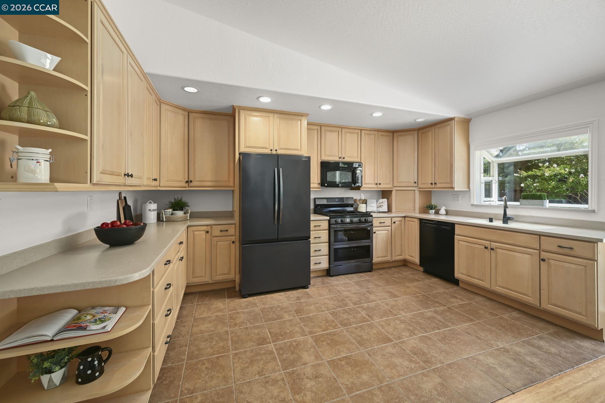 102 Henson Creek Ct, Martinez CA 94553 — photo 9