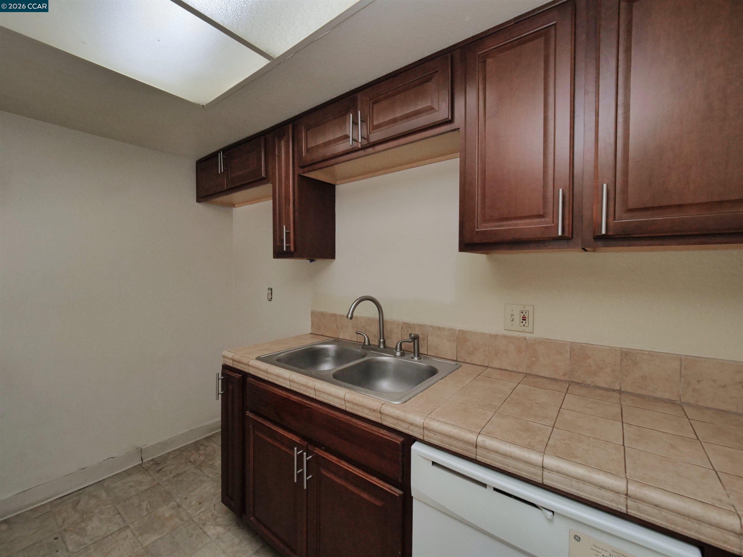 221 Kingston Lane, Modesto CA 95354 — photo 17