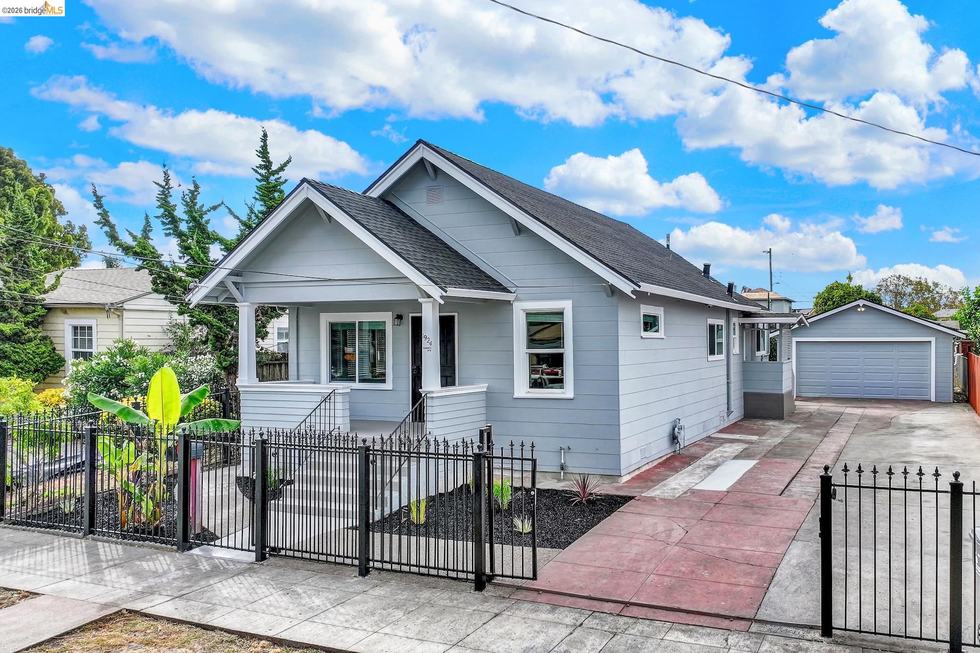 1924 Warner Ave
