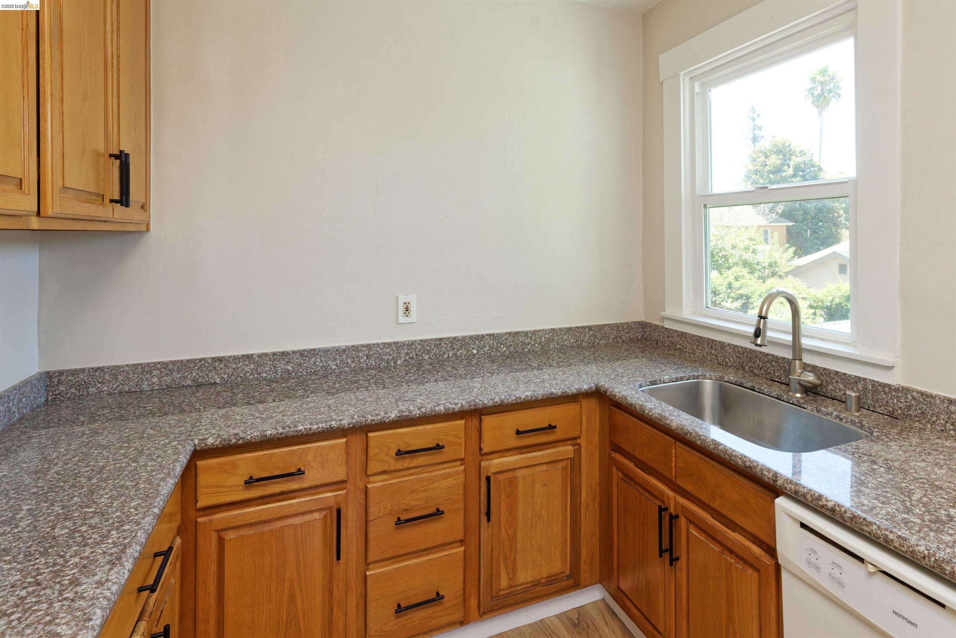 437 51St St, Oakland CA 94609 — photo 9