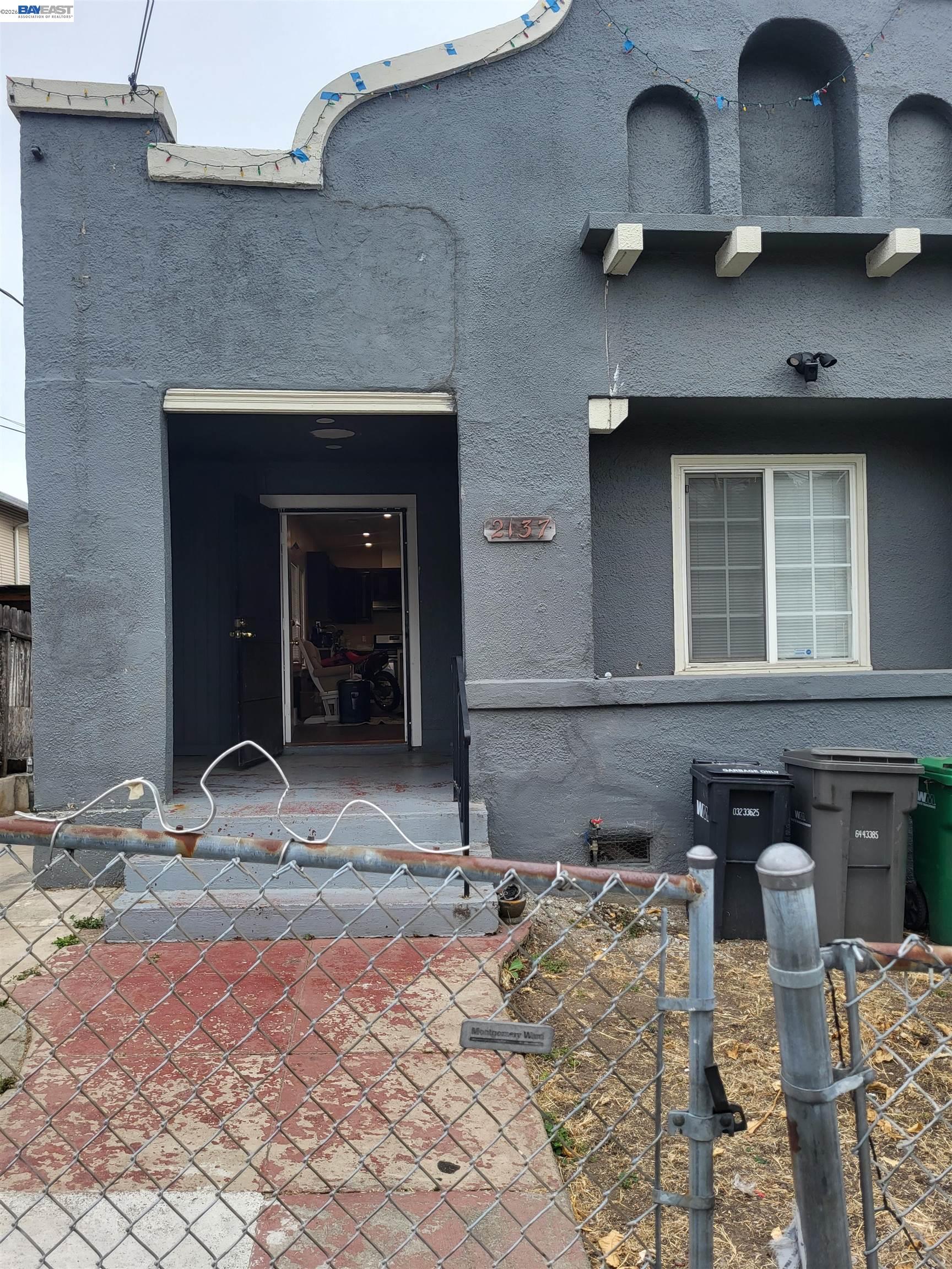 2137 E 27th