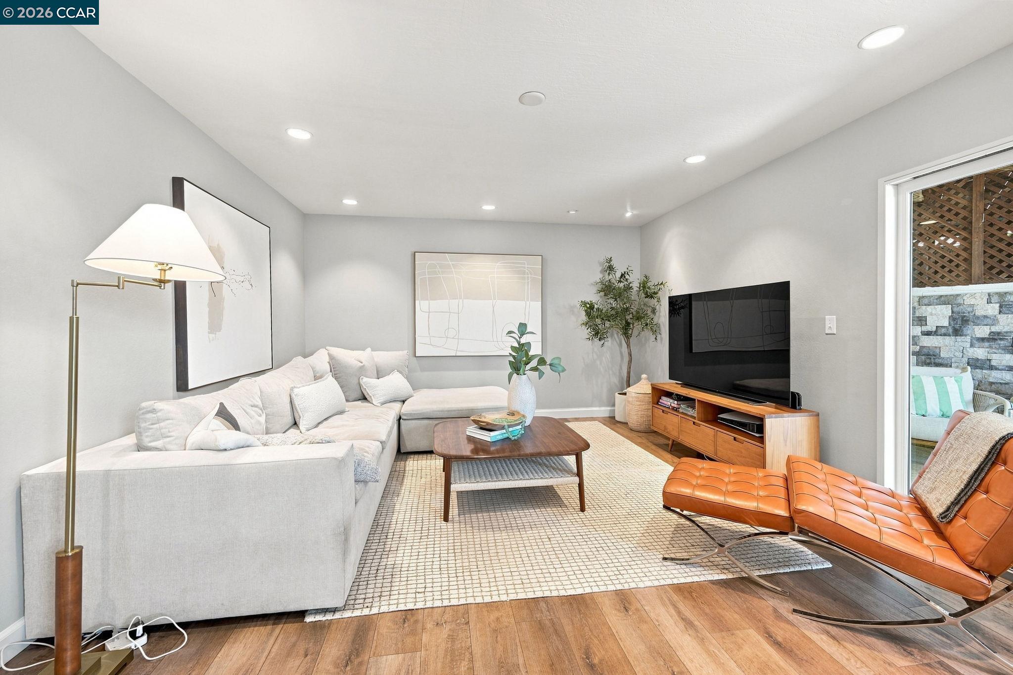 566 Webster Dr, Martinez CA 94553 — photo 18