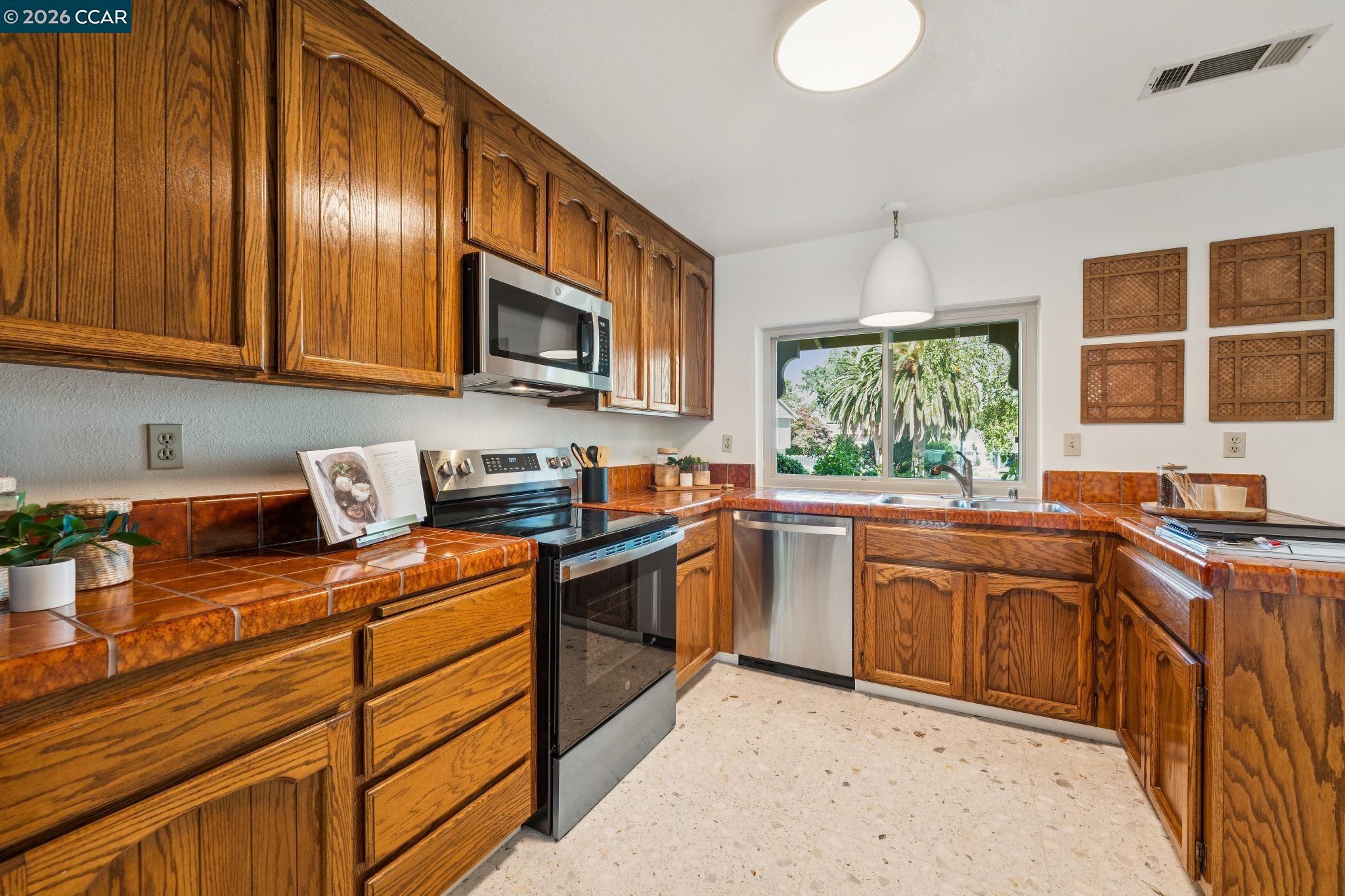 41 Burnham Ct, Pleasant Hill CA 94523 — photo 17