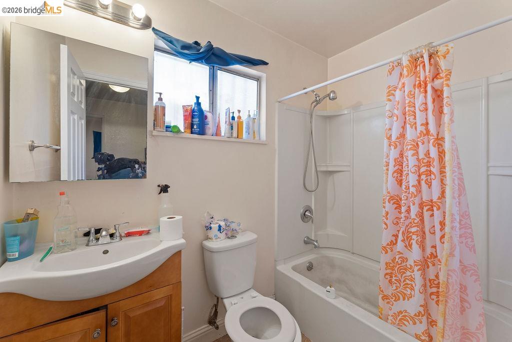 9833 Walnut St, Oakland CA 94603 — photo 25