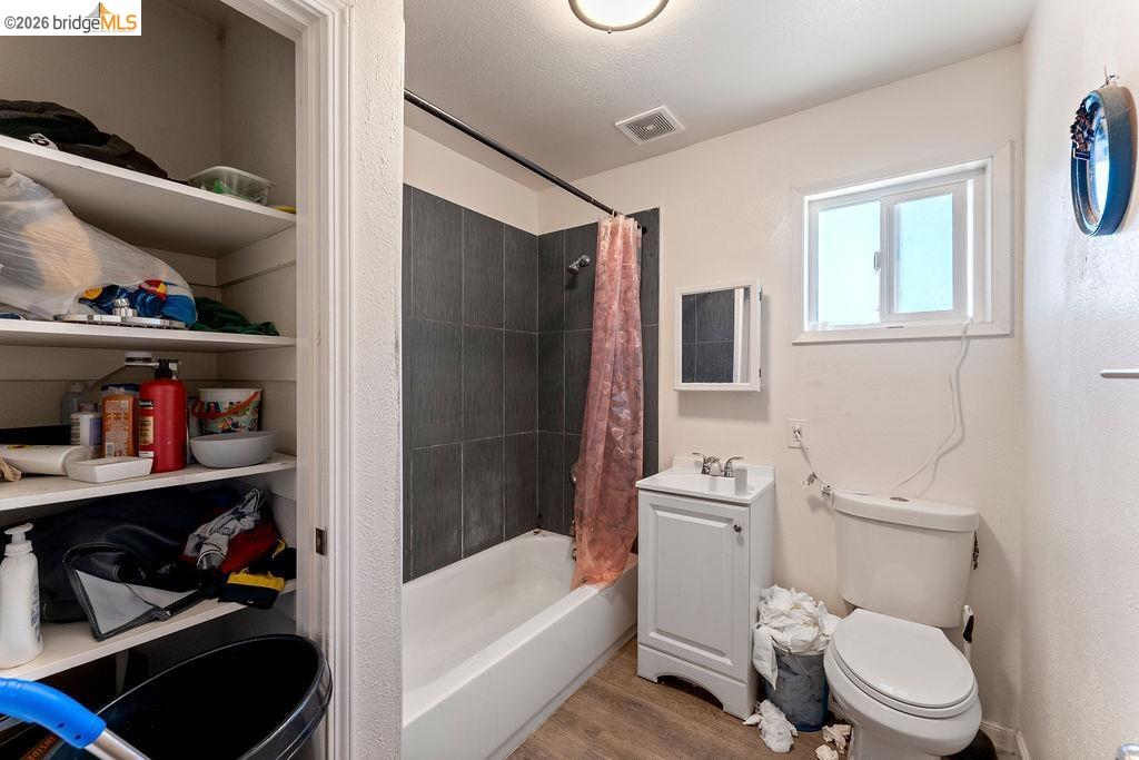 9833 Walnut St, Oakland CA 94603 — photo 8