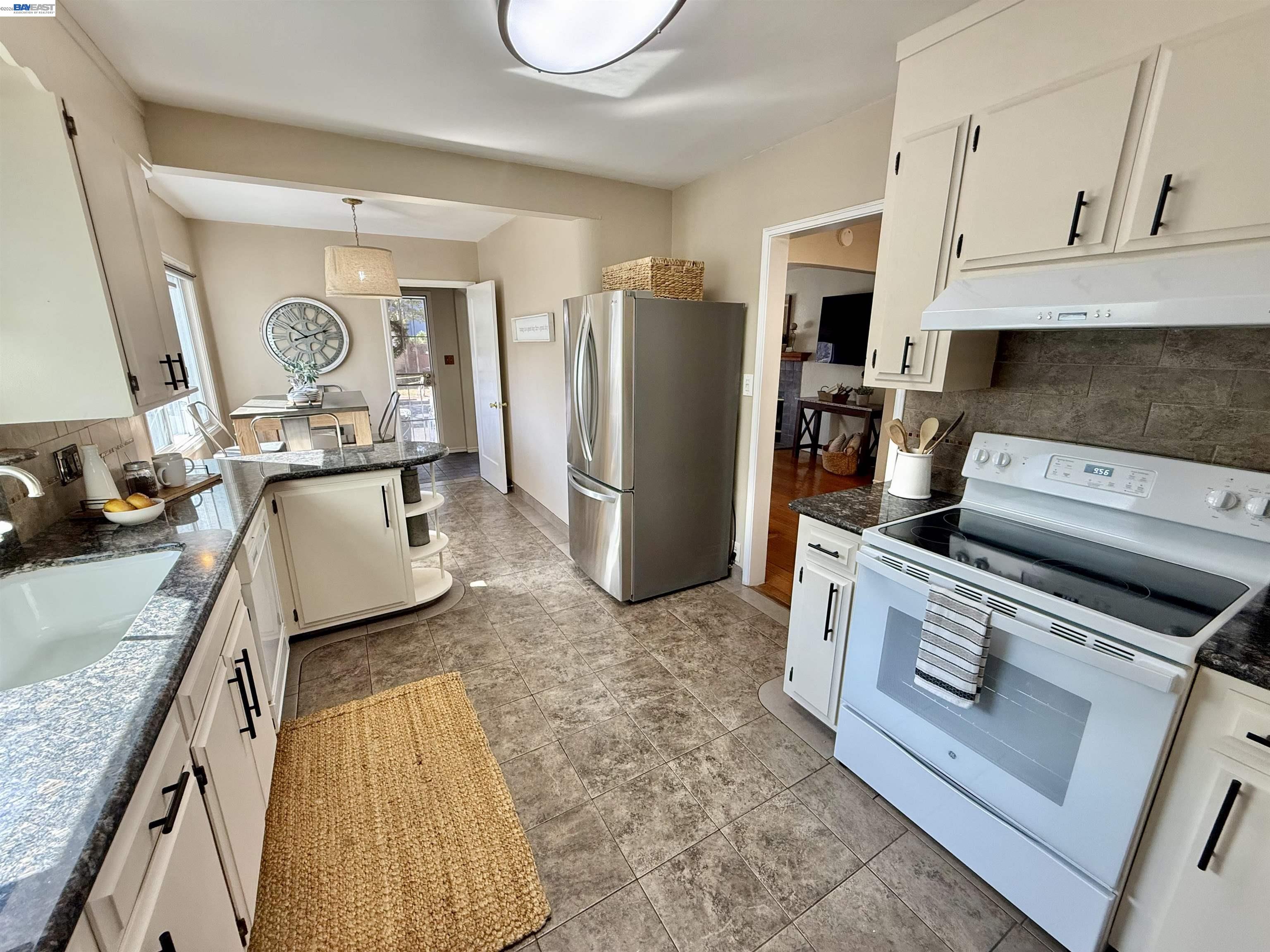 272 Lorraine Blvd, San Leandro CA 94577 — photo 21