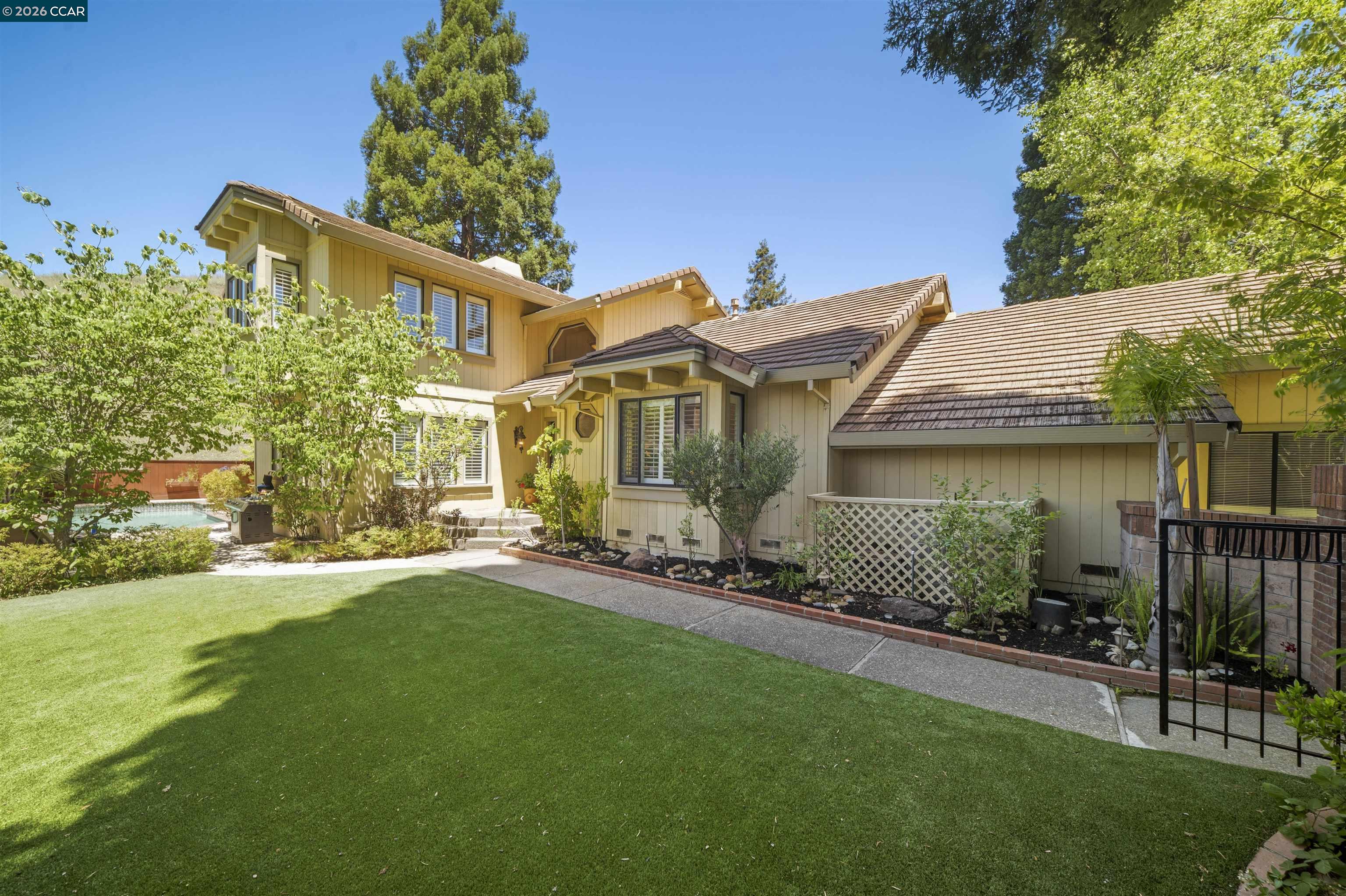 951 Redwood Dr