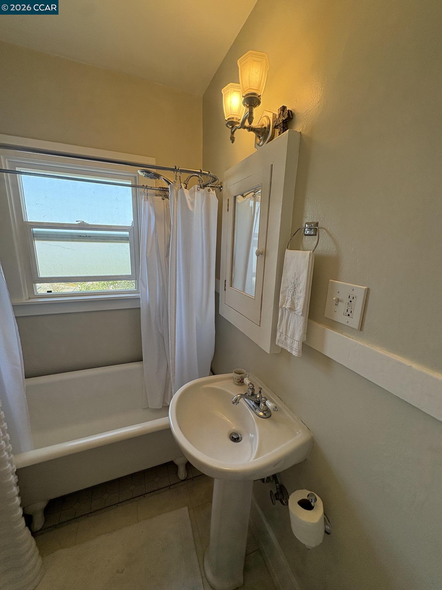 722-724 Edwards St, Crockett CA 94525 — photo 3