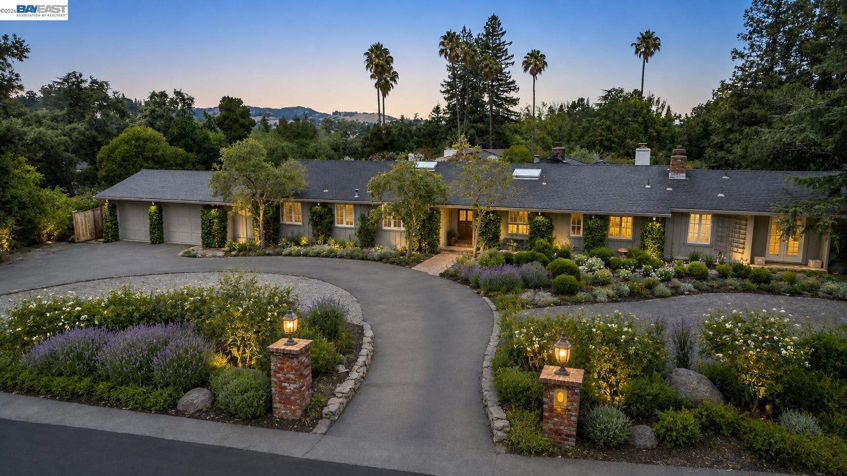 16 Crest Estate Dr