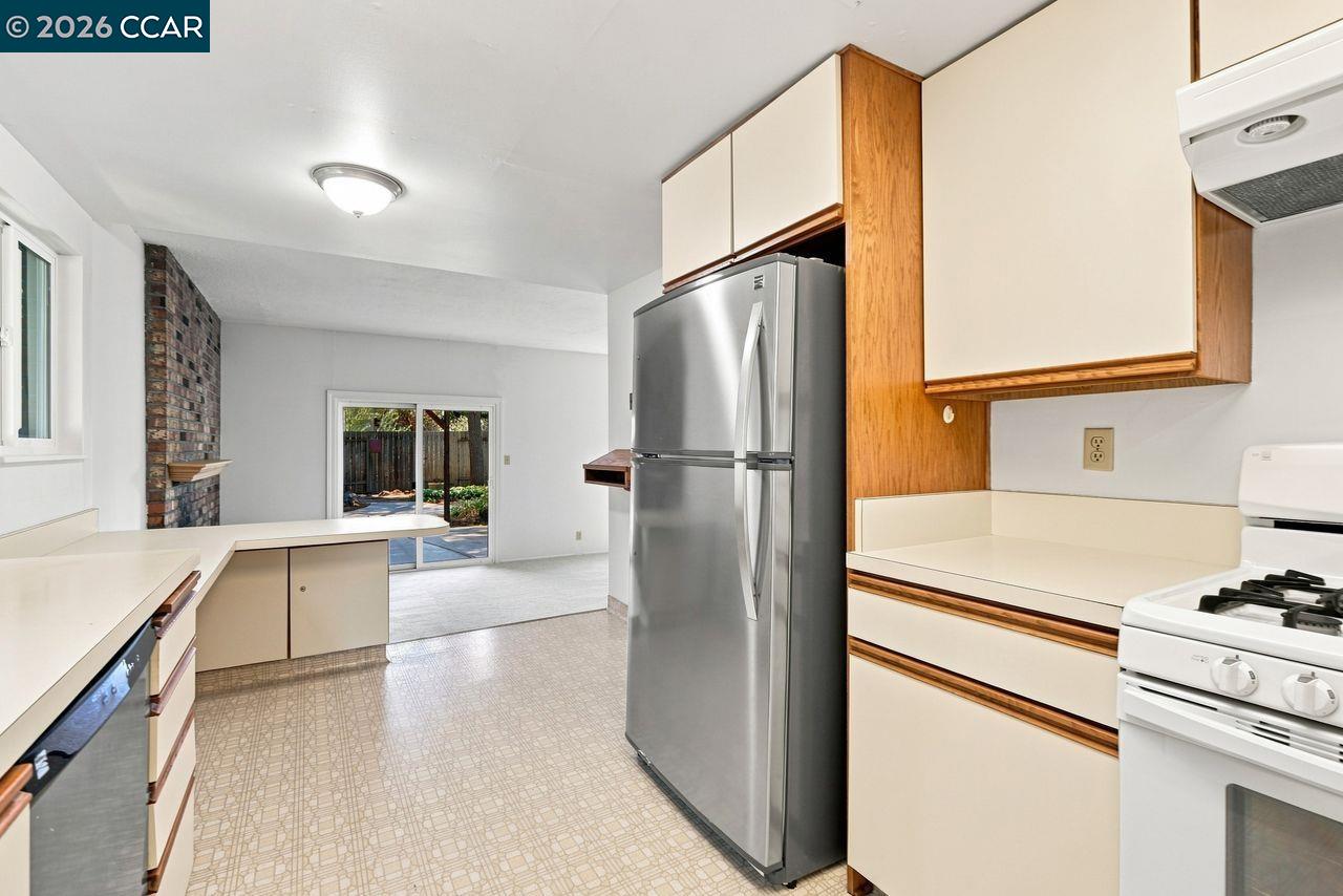 2254 Center Ave, Martinez CA 94553 — photo 11