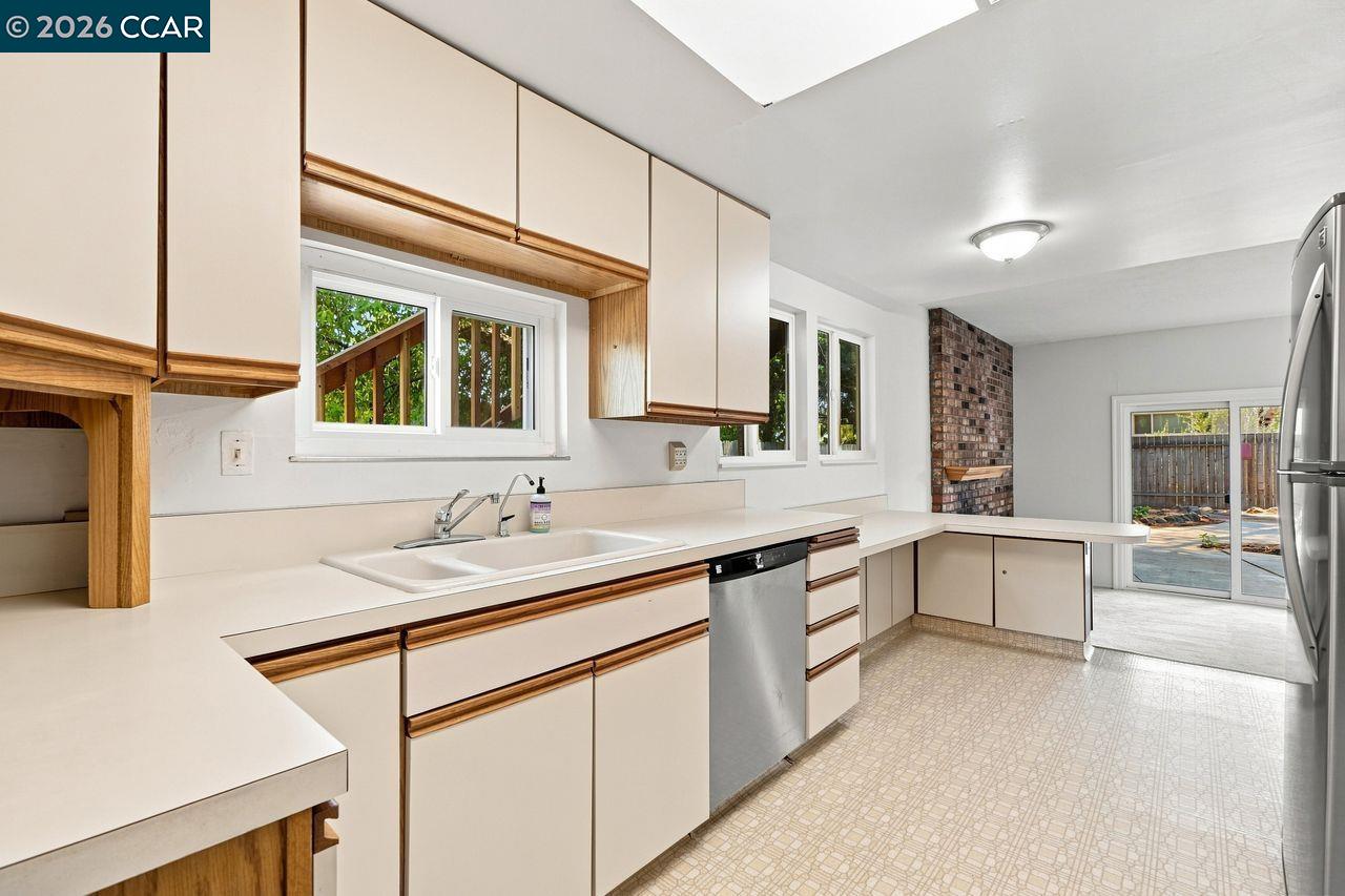 2254 Center Ave, Martinez CA 94553 — photo 12