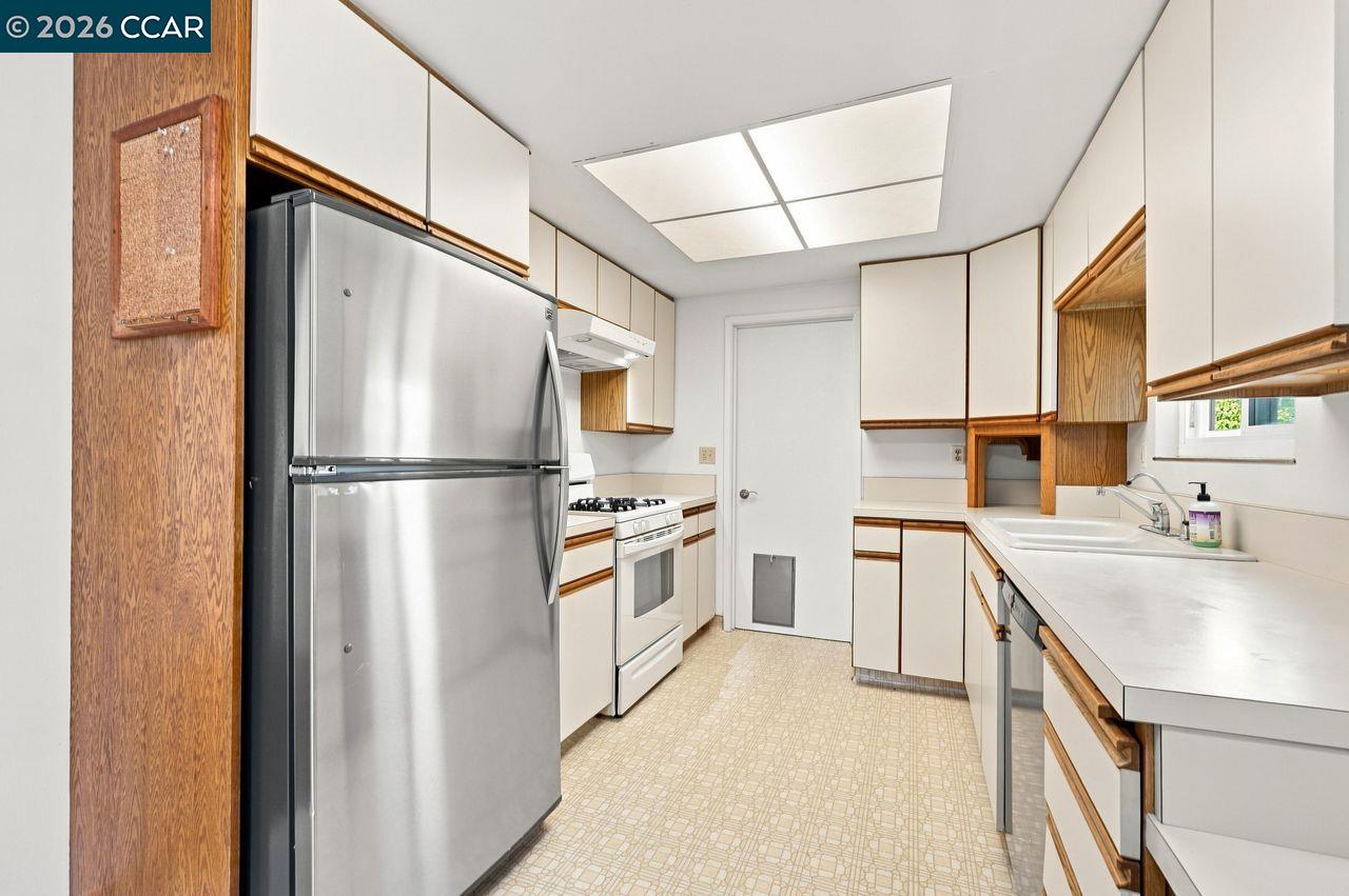2254 Center Ave, Martinez CA 94553 — photo 13