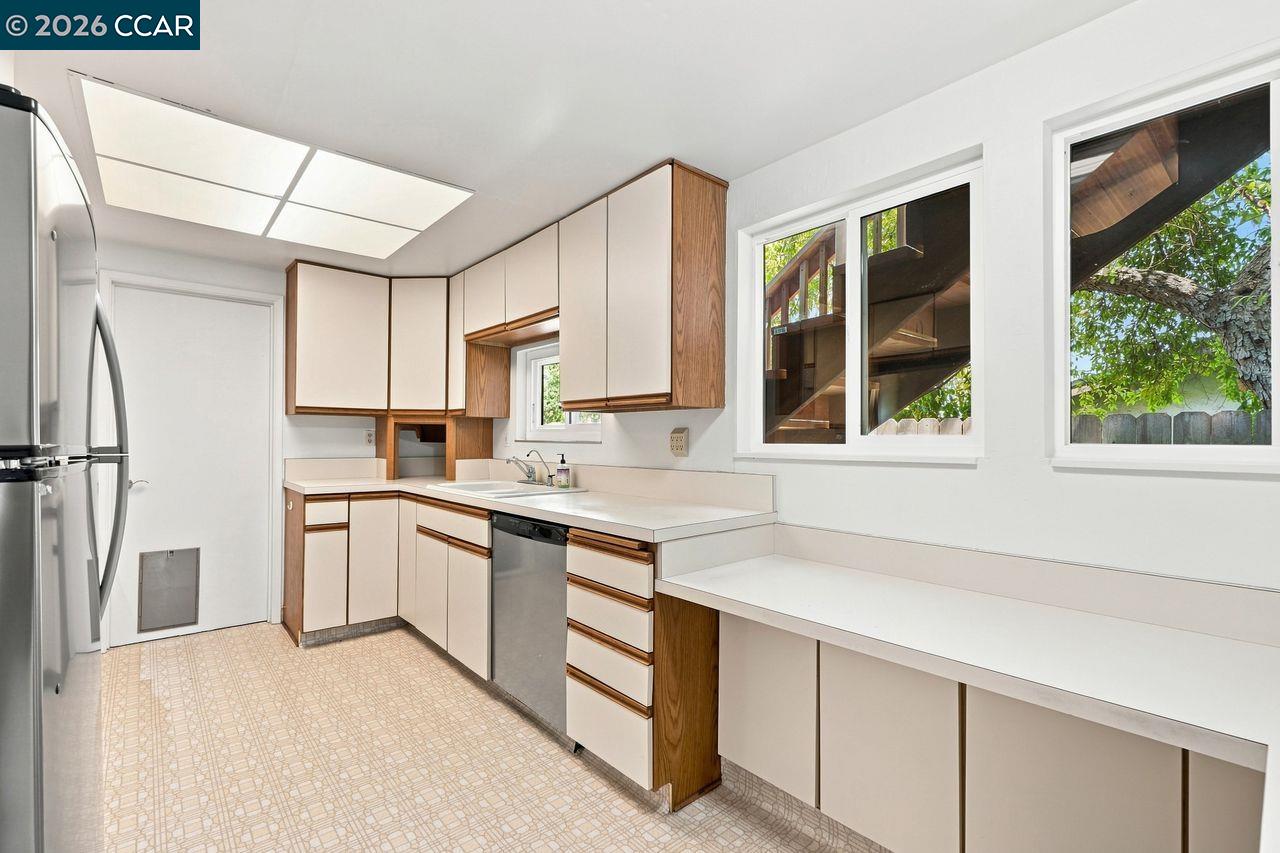 2254 Center Ave, Martinez CA 94553 — photo 10