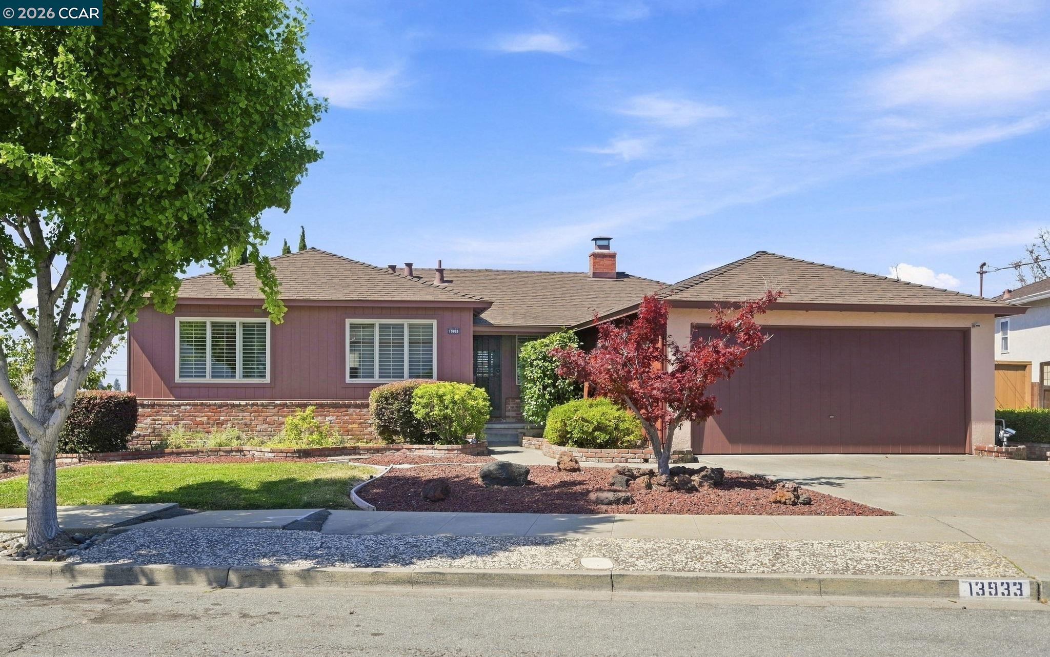 13933 Velarde Dr
