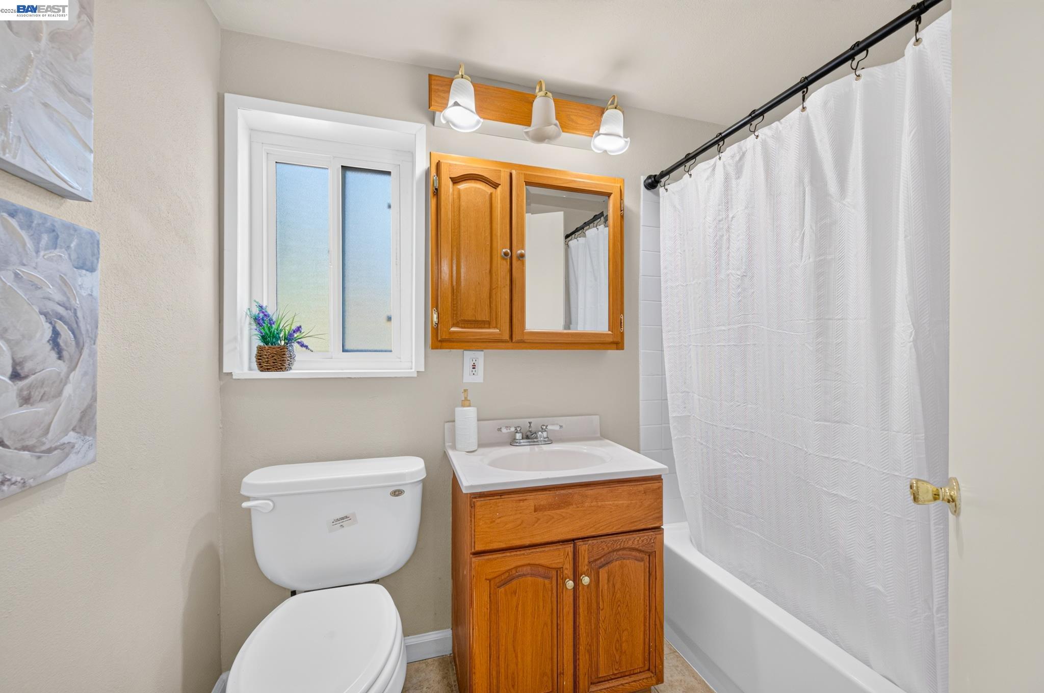 8382 Golf Links Rd, Oakland CA 94605 — photo 12