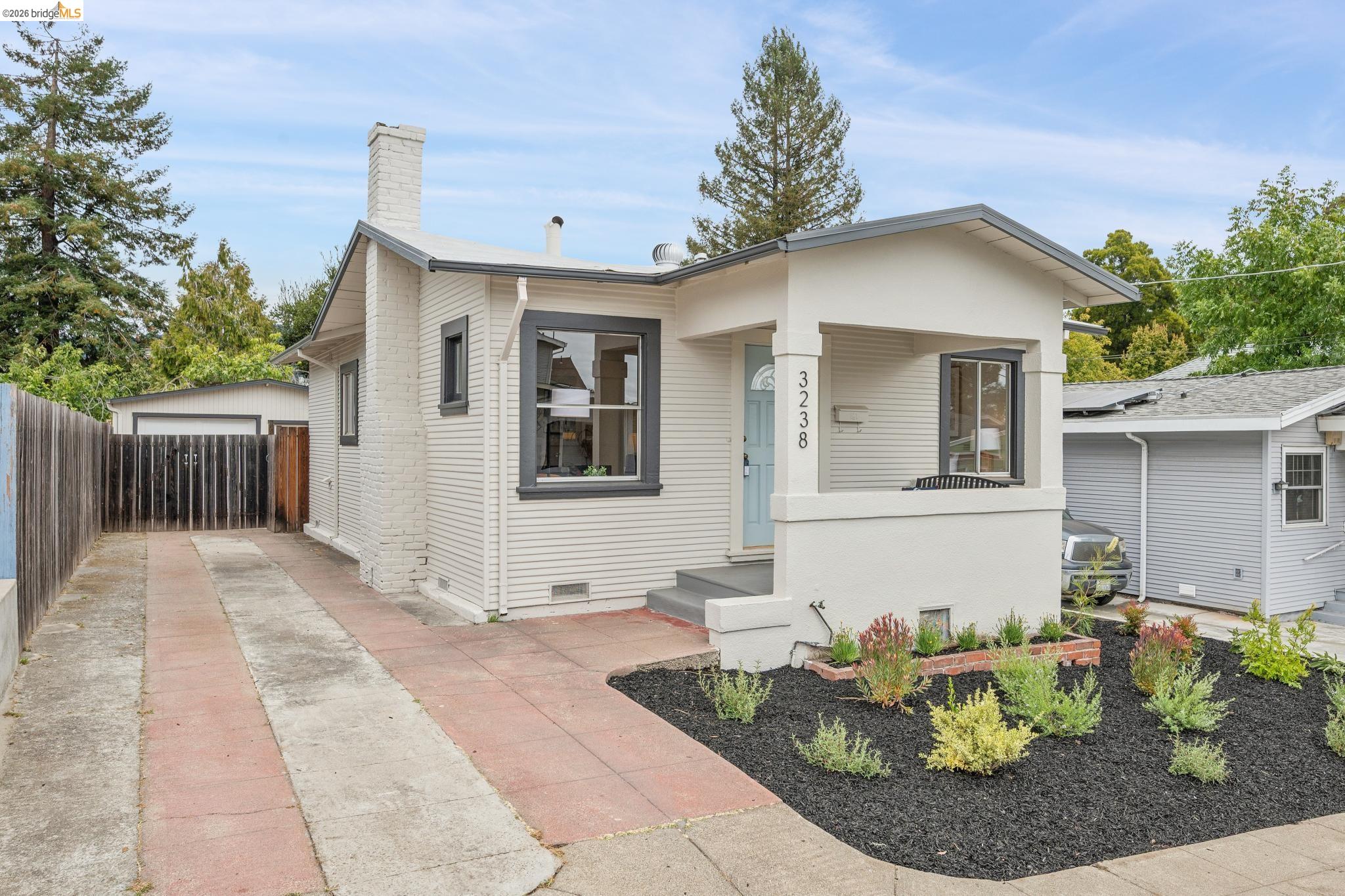 3238 Lynde St, Oakland