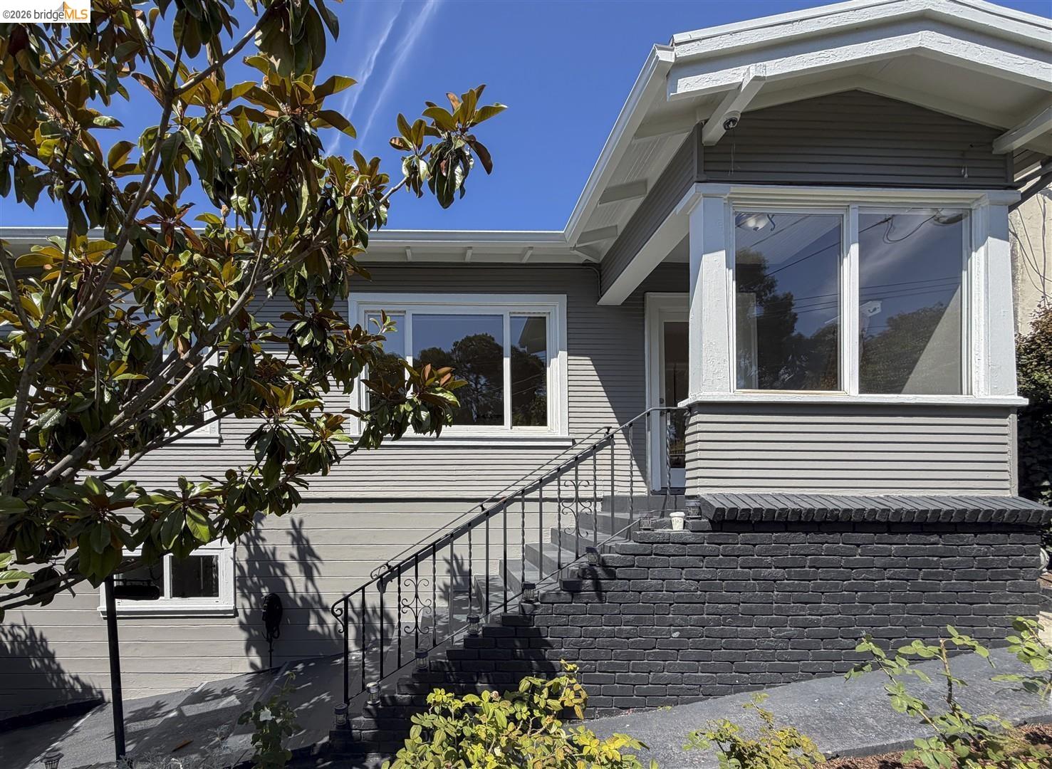2714 Montana St, Oakland