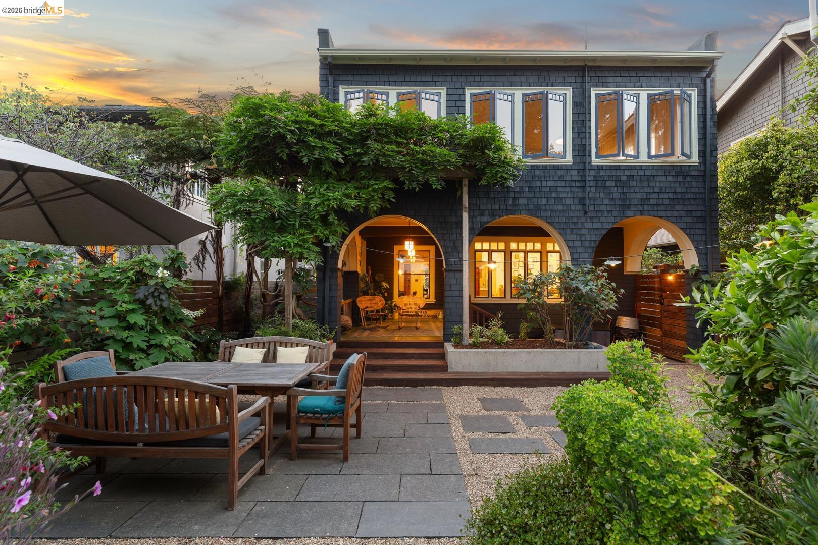 6434 Regent St, Oakland