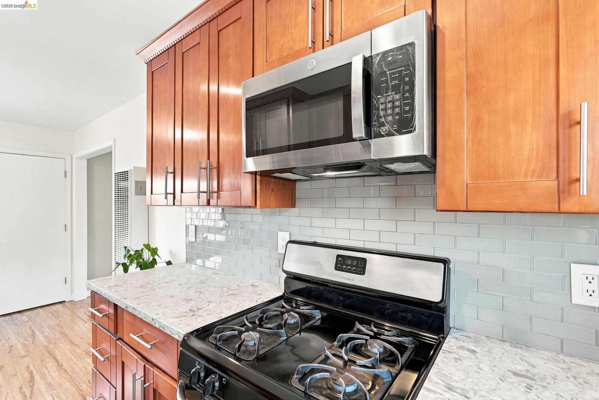 290 Shepherd Ave, Hayward CA 94544 — photo 9