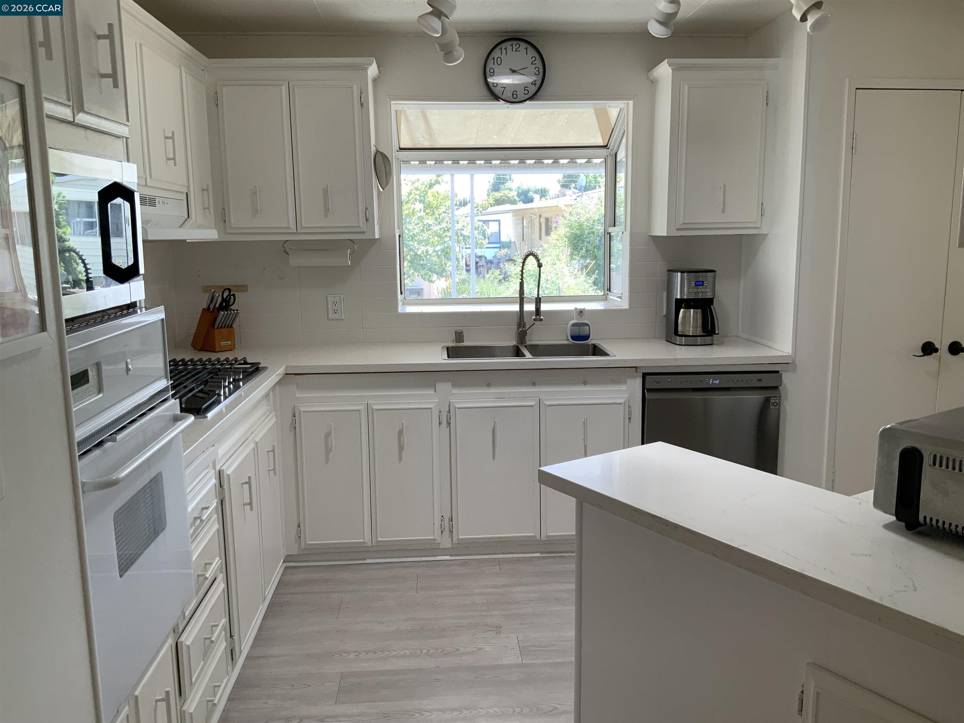 54 Pali Way, Pittsburg CA 94565 — photo 12