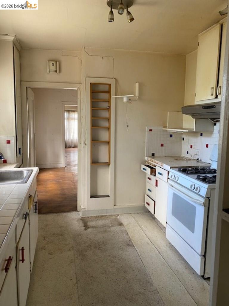 987 Yerba Buena Ave, Oakland CA 94608 — photo 6