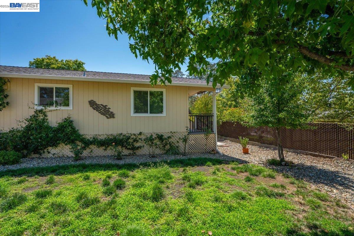 2584 Reservoir Ln, Redding CA 96002 — photo 41
