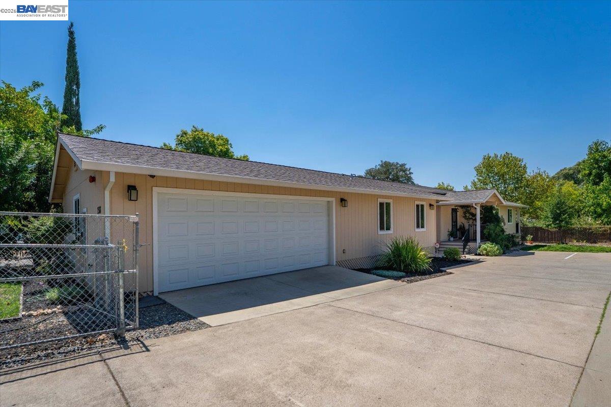 2584 Reservoir Ln, Redding CA 96002 — photo 52