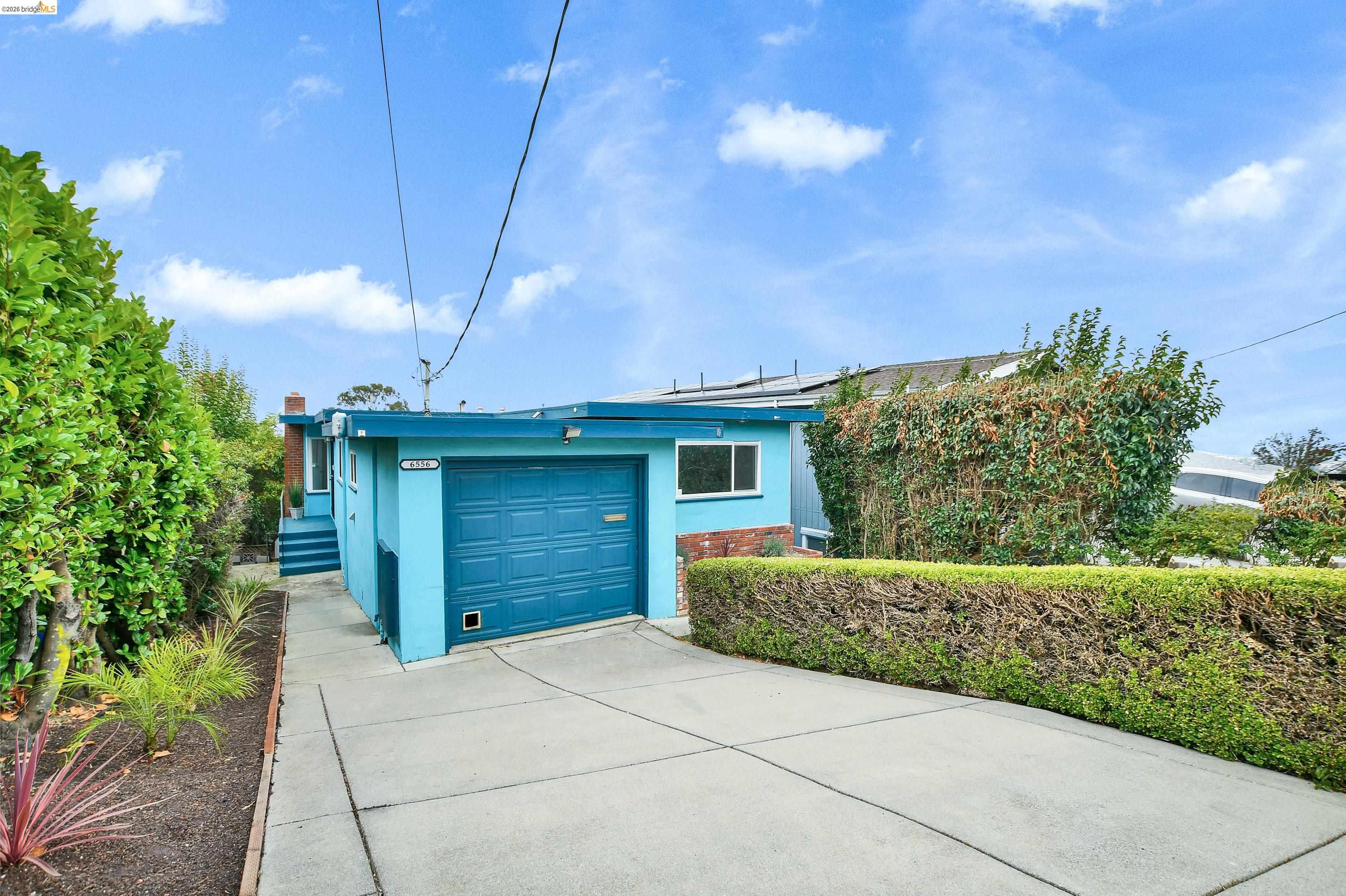 6556 Claremont Ave, Richmond