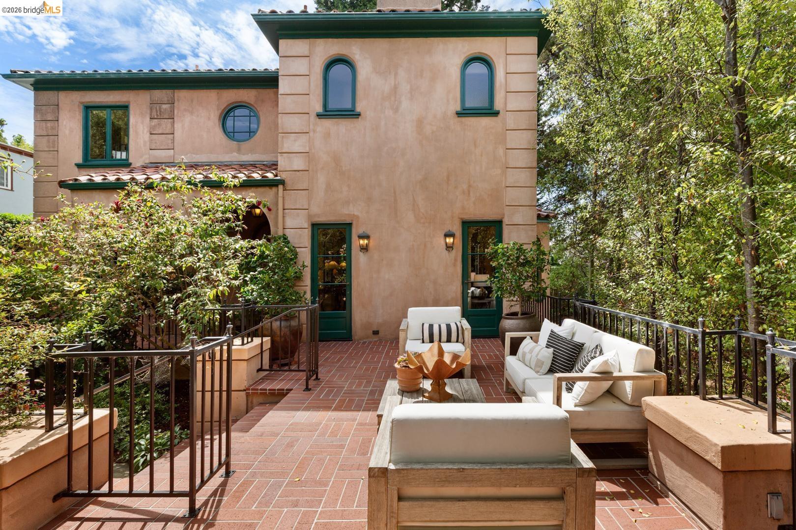 1411 Hawthorne Terr, Berkeley
